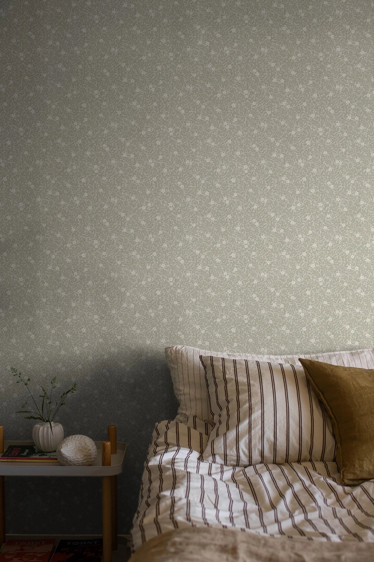Khaki Floral and Leaf Pattern Wallpaper MYRTEN with White