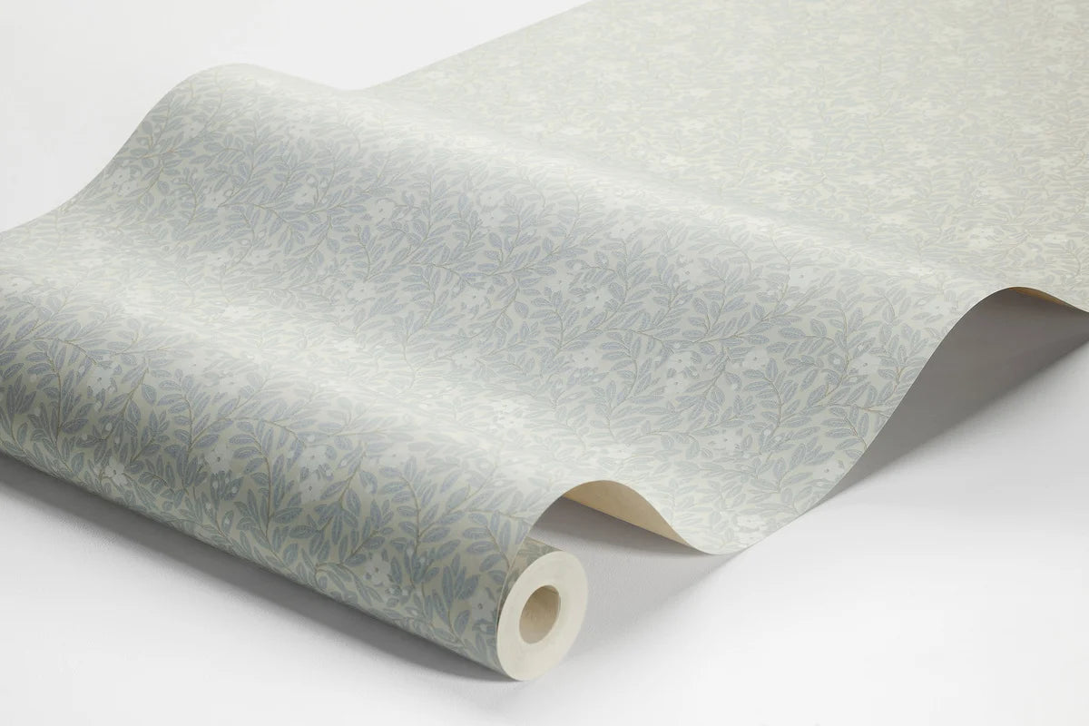 Tapete mit floralem Muster aus Blumen und Blättern MYRTEN, gedämpftes Blau mit Weiß