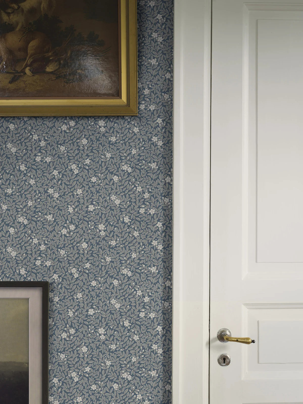 Wallpaper with a floral pattern of flowers and leaves MYRTEN blue with white