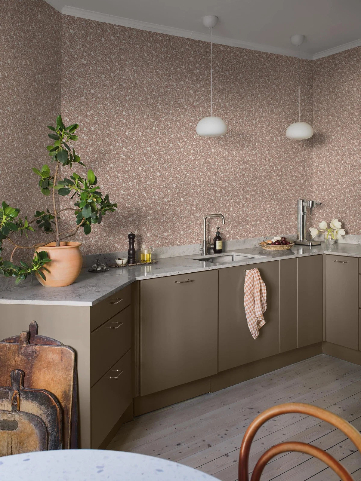 Pink and White MYRTEN Floral and Leaf Pattern Wallpaper