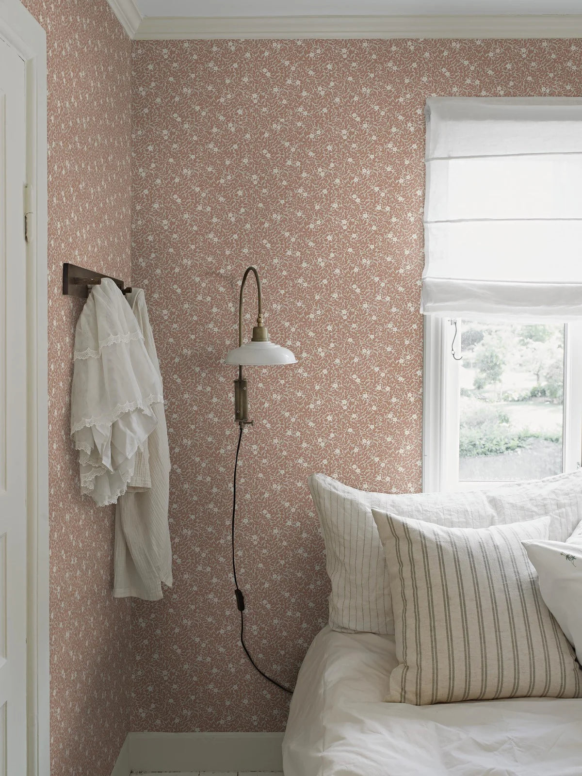 Pink and White MYRTEN Floral and Leaf Pattern Wallpaper