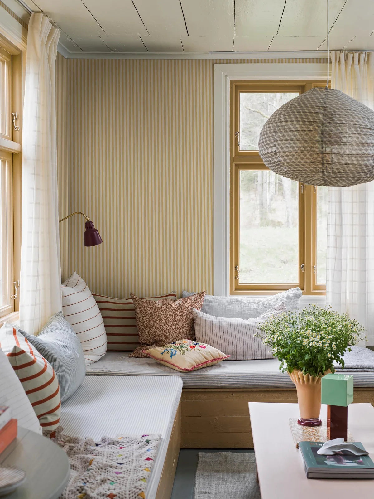 Tapete mit Streifenmuster MÖLLE STRIPE gelb mit weiß