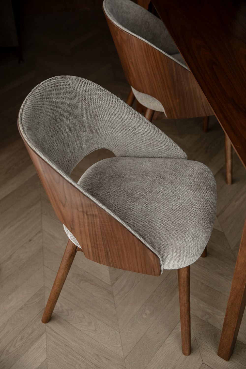 Stuhl VELORE beige mit Holzgestell