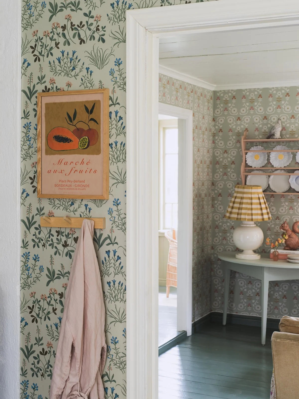 Tapete mit Pflanzenmotiv NORAS ANG, gedämpftes Grün mit Blau