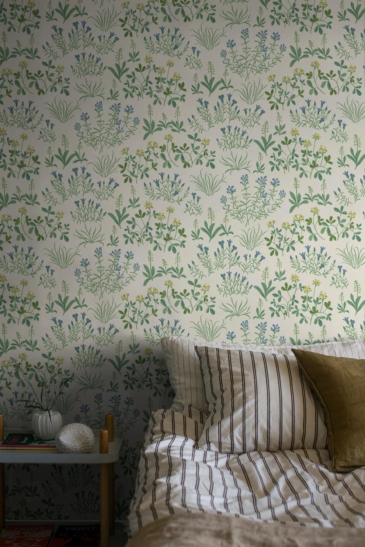 Tapete mit Pflanzenmotiv NORAS ANG in Weiß mit Grün