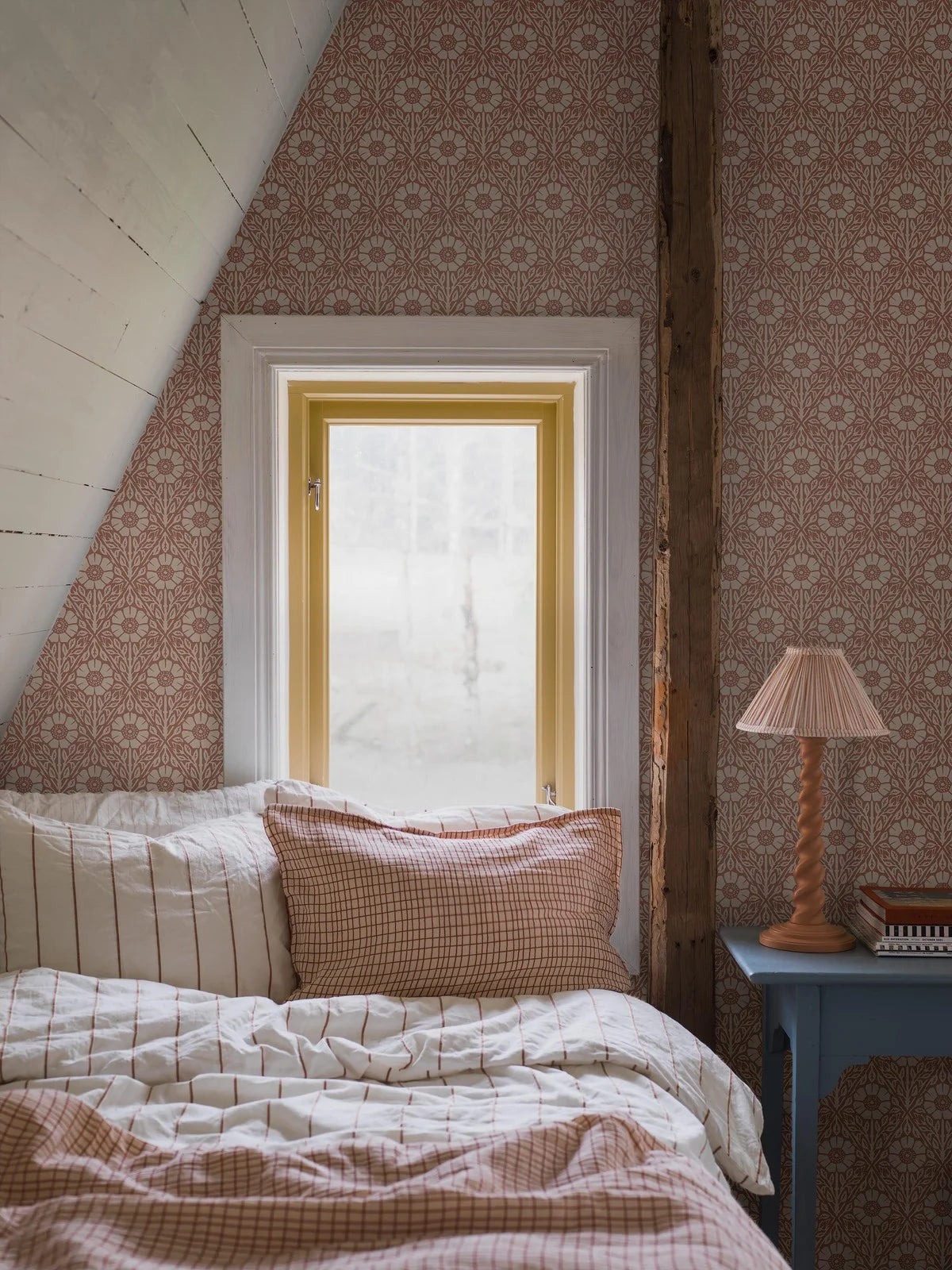 Floral-patterned wallpaper NYPONROS terracotta with white