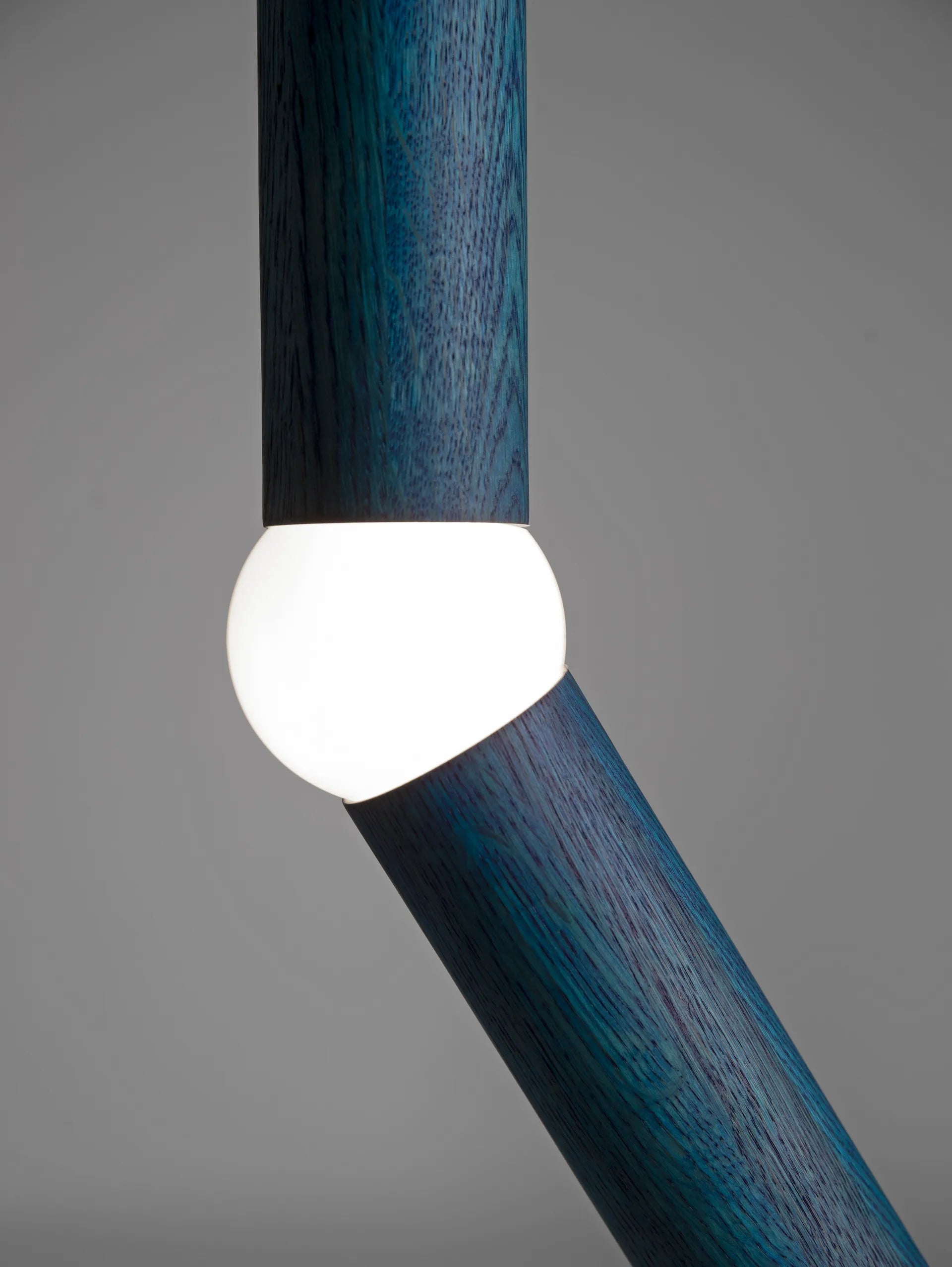 Stehlampe LIGHTBONE blauer Eiche