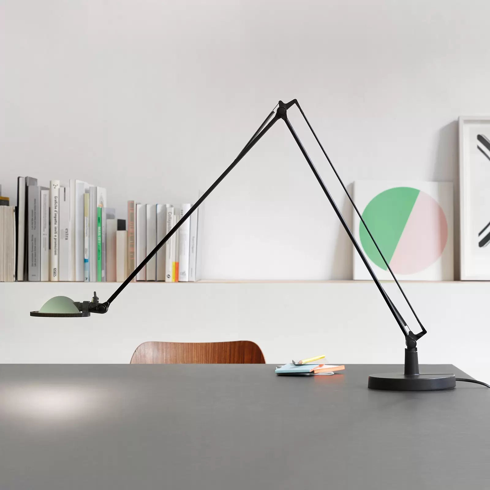 Black Berenice table lamp