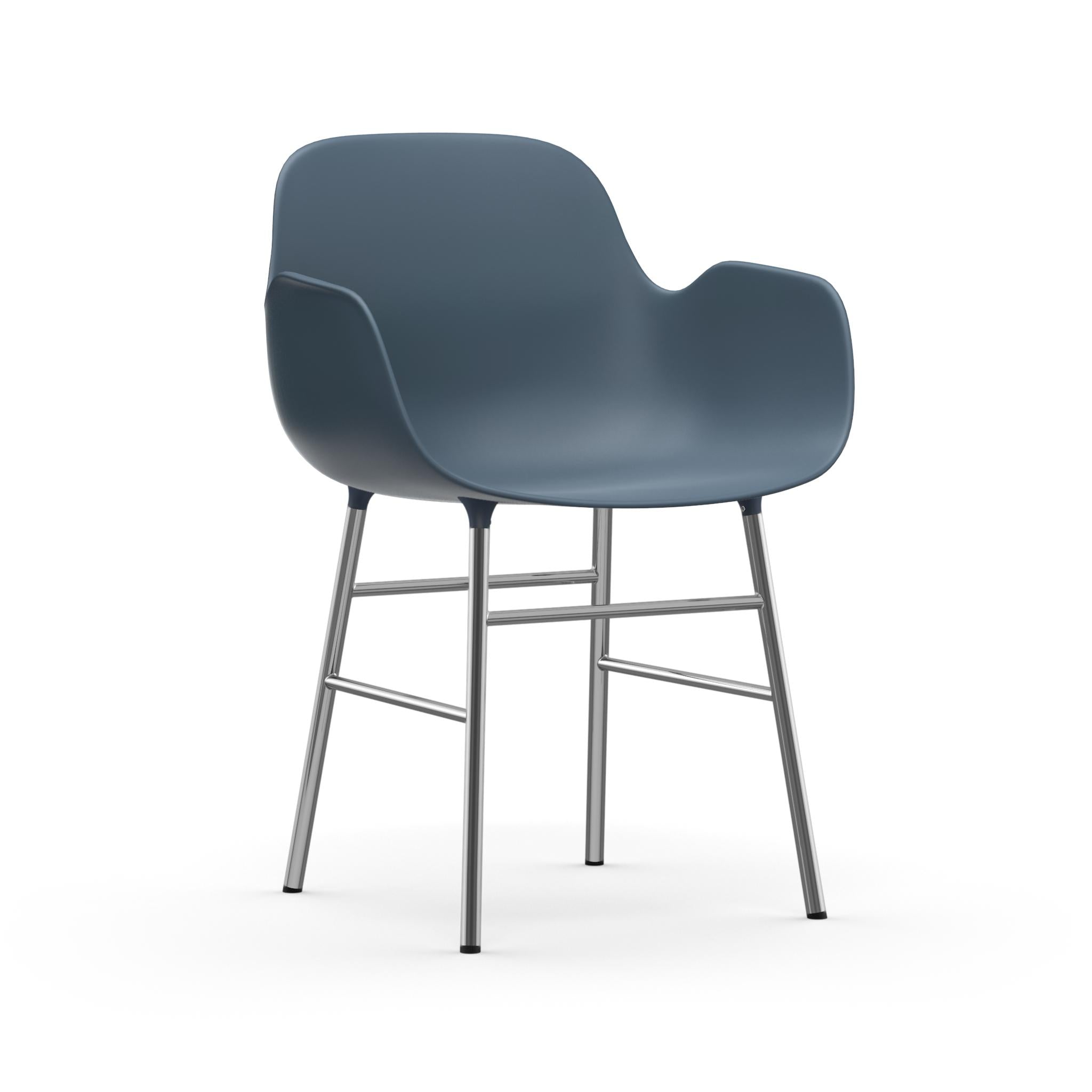 Chair with armrests of blue sea forms with a chrome base