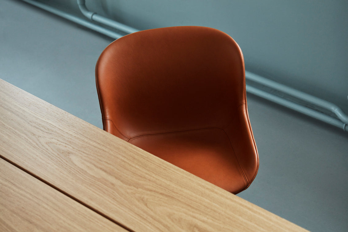 Hyg 4L Upholstered Office chair with a black base