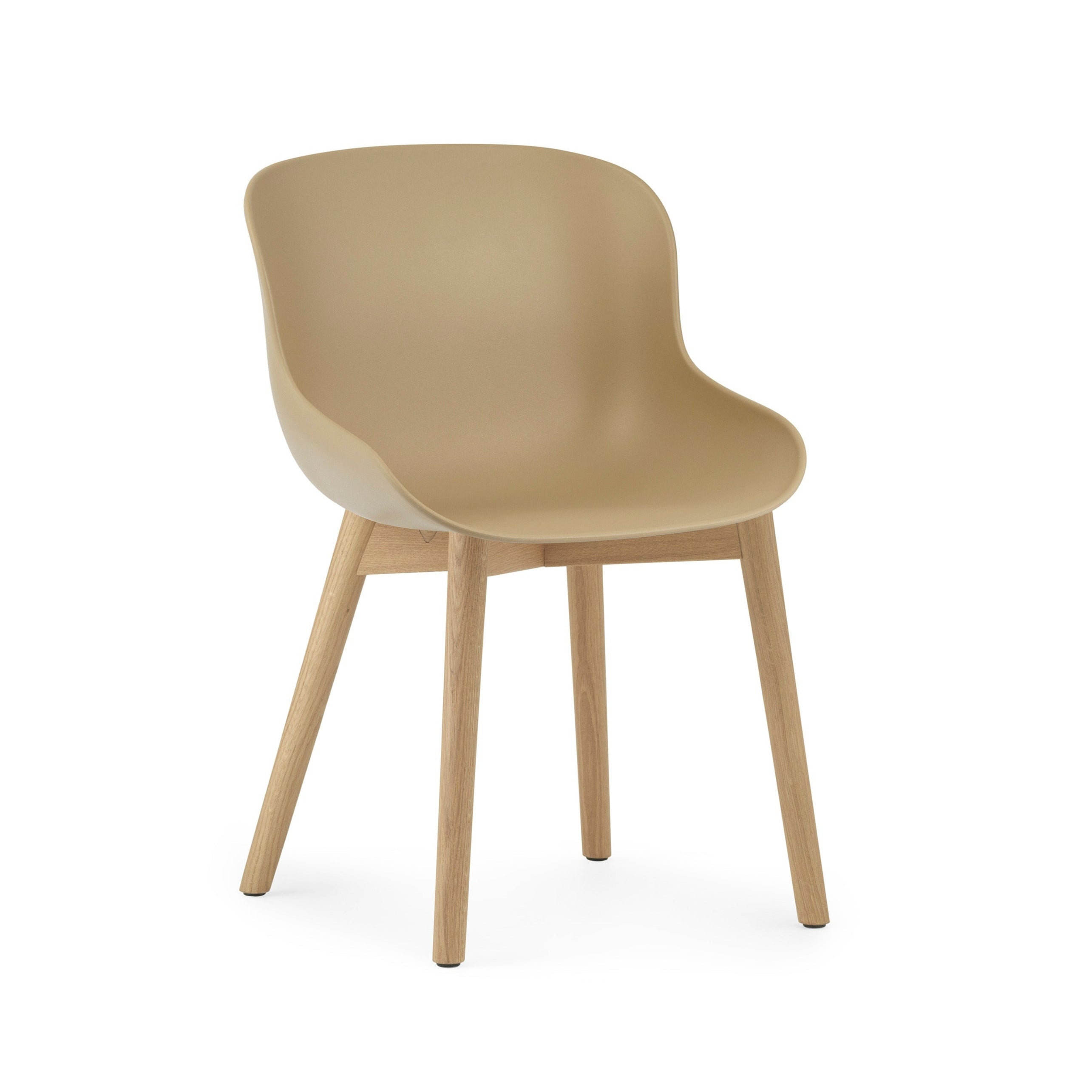 Hyg sand chair with a natural oak base