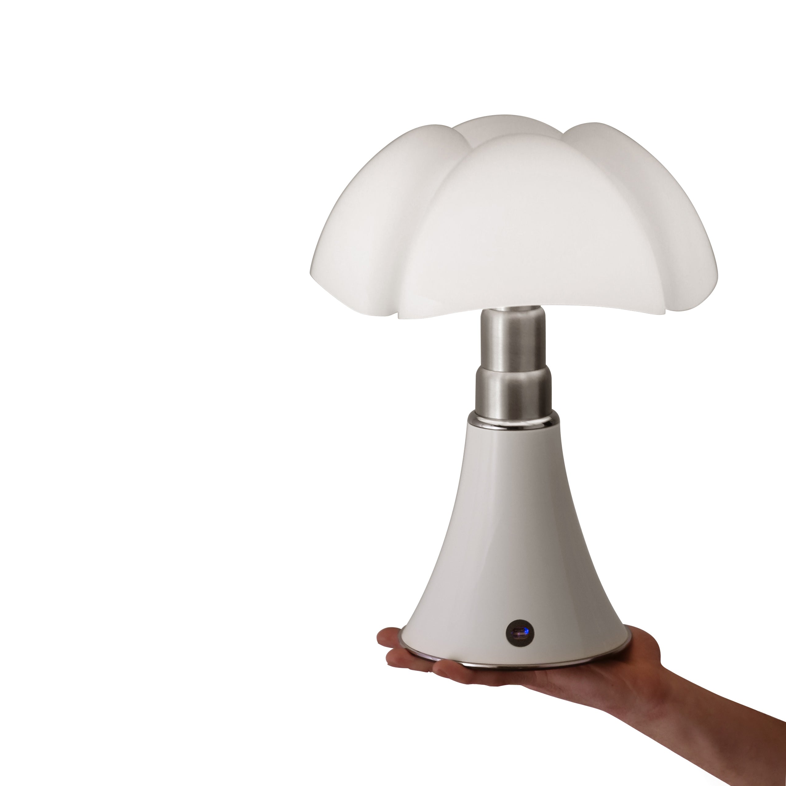 Tischlampe MINIPIPISTRELLO mit opalisiertem Schirm und weißem Fuß