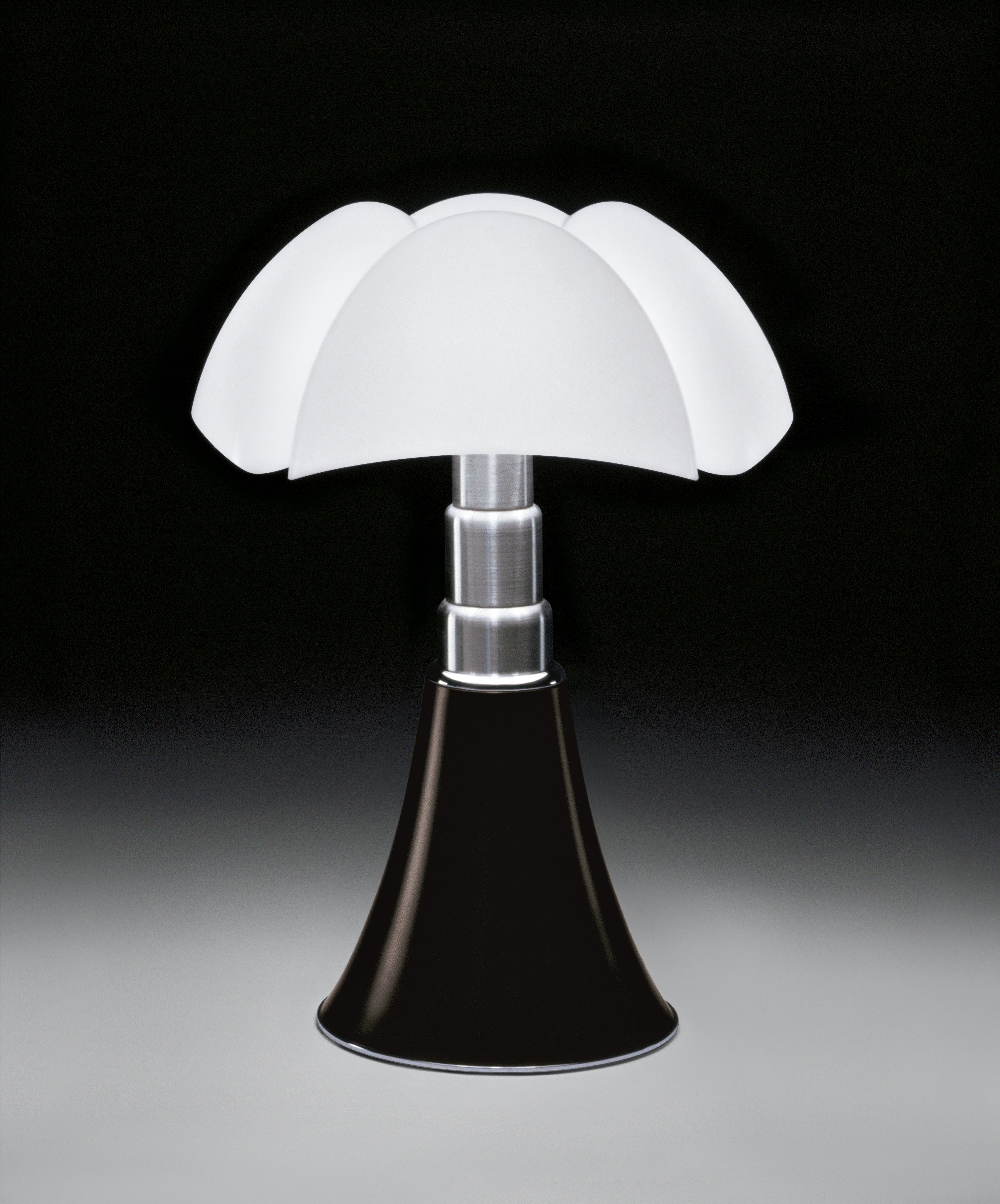 Lampa stołowa PIPISTRELLO MEDIUM opalowy klosz z brązową podstawą