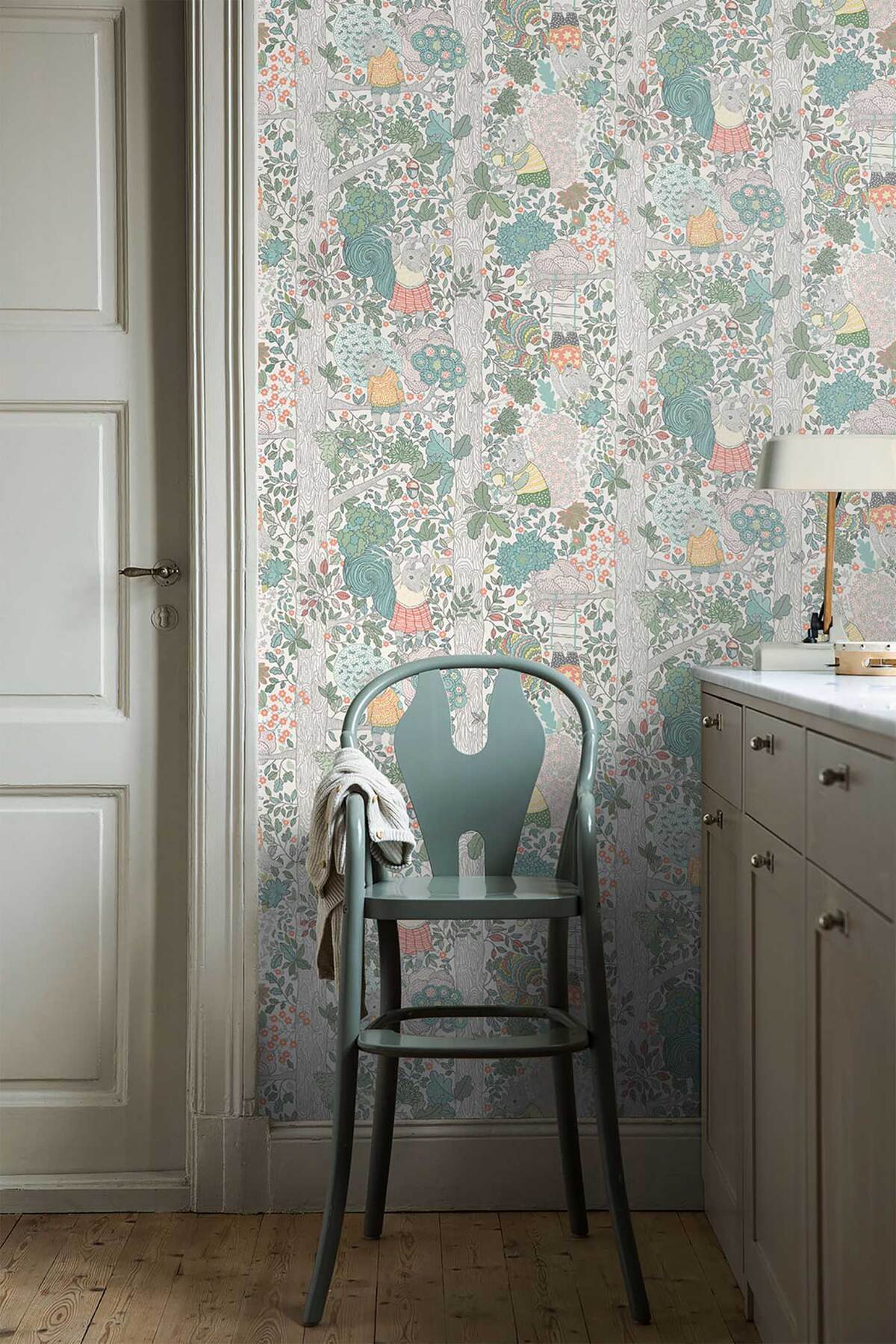 Children's wallpaper with a fairy tale forest theme CHARLIE white with green