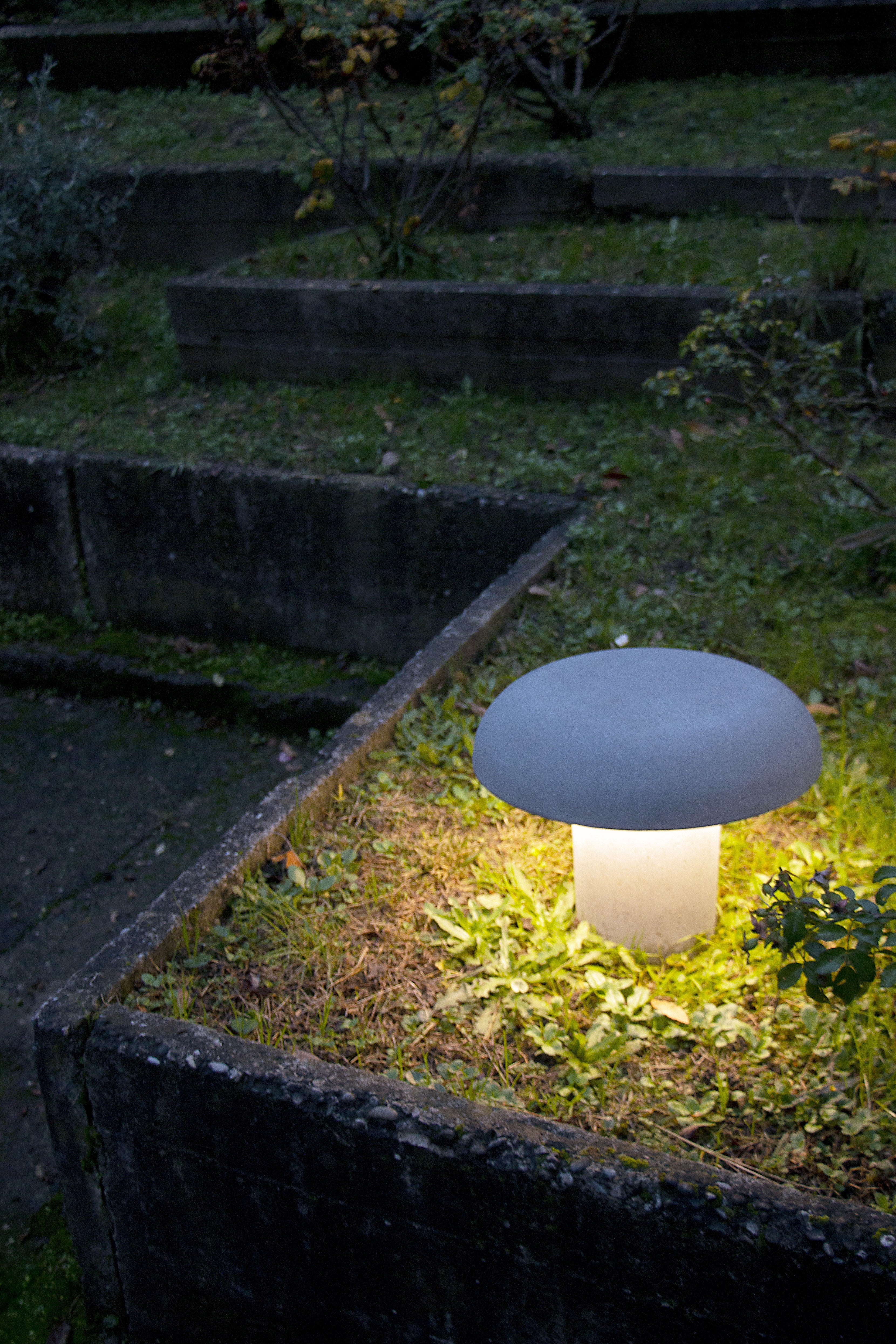 AMANITA outdoor lamp in gray concrete
