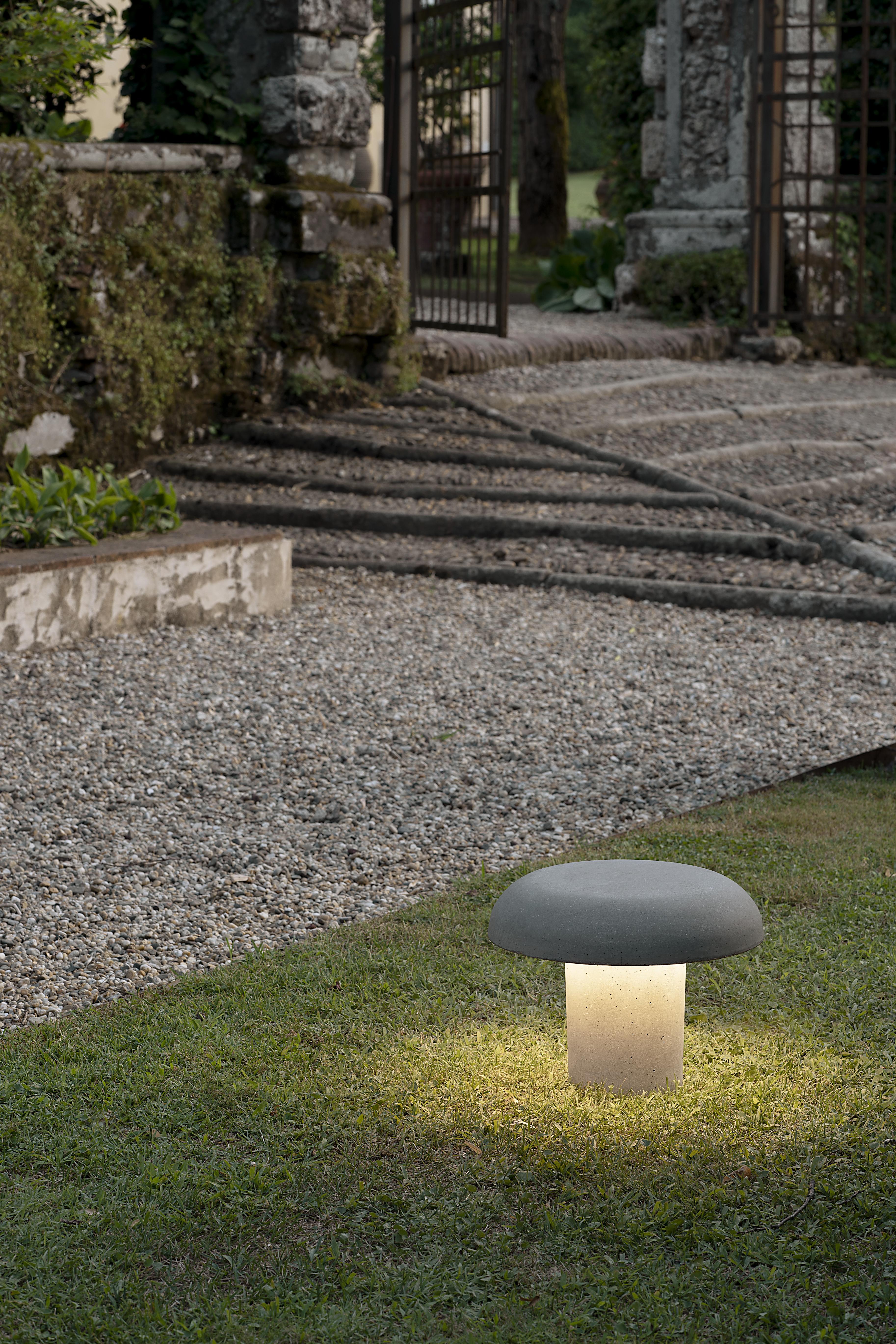 AMANITA outdoor lamp in gray concrete