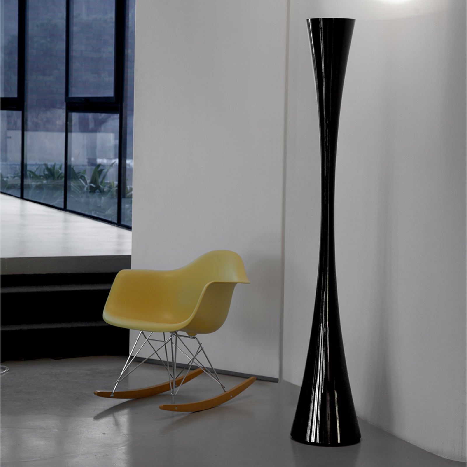BICONICA Floor Lamp in Glossy Black