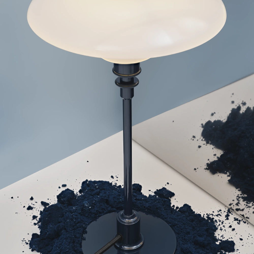 Tischlampe PH 2/1 in Weiß mit blauer Basis