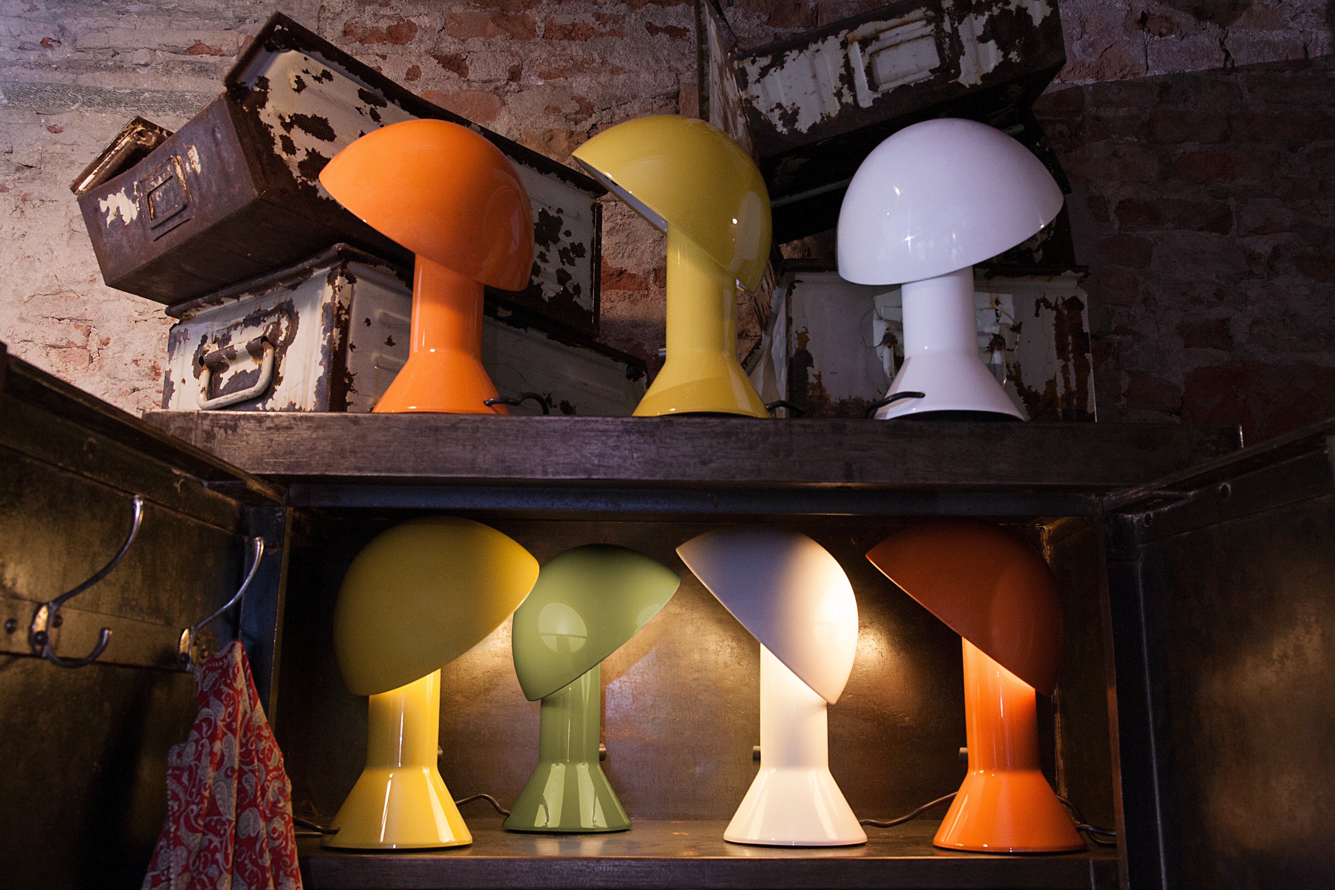 Tischlampe ELMETTO in glänzendem Grün
