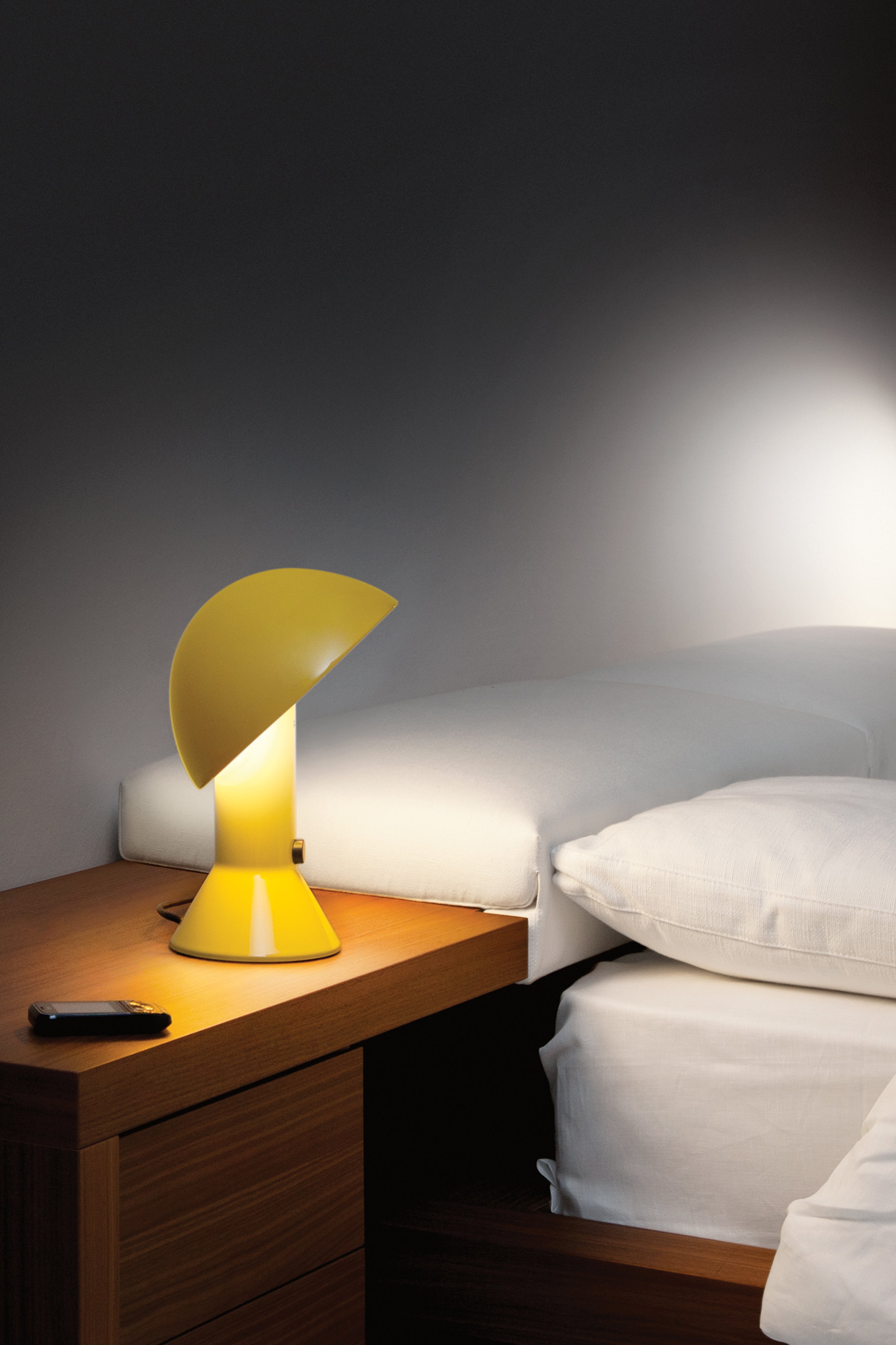 Tischlampe ELMETTO in glänzendem Grün