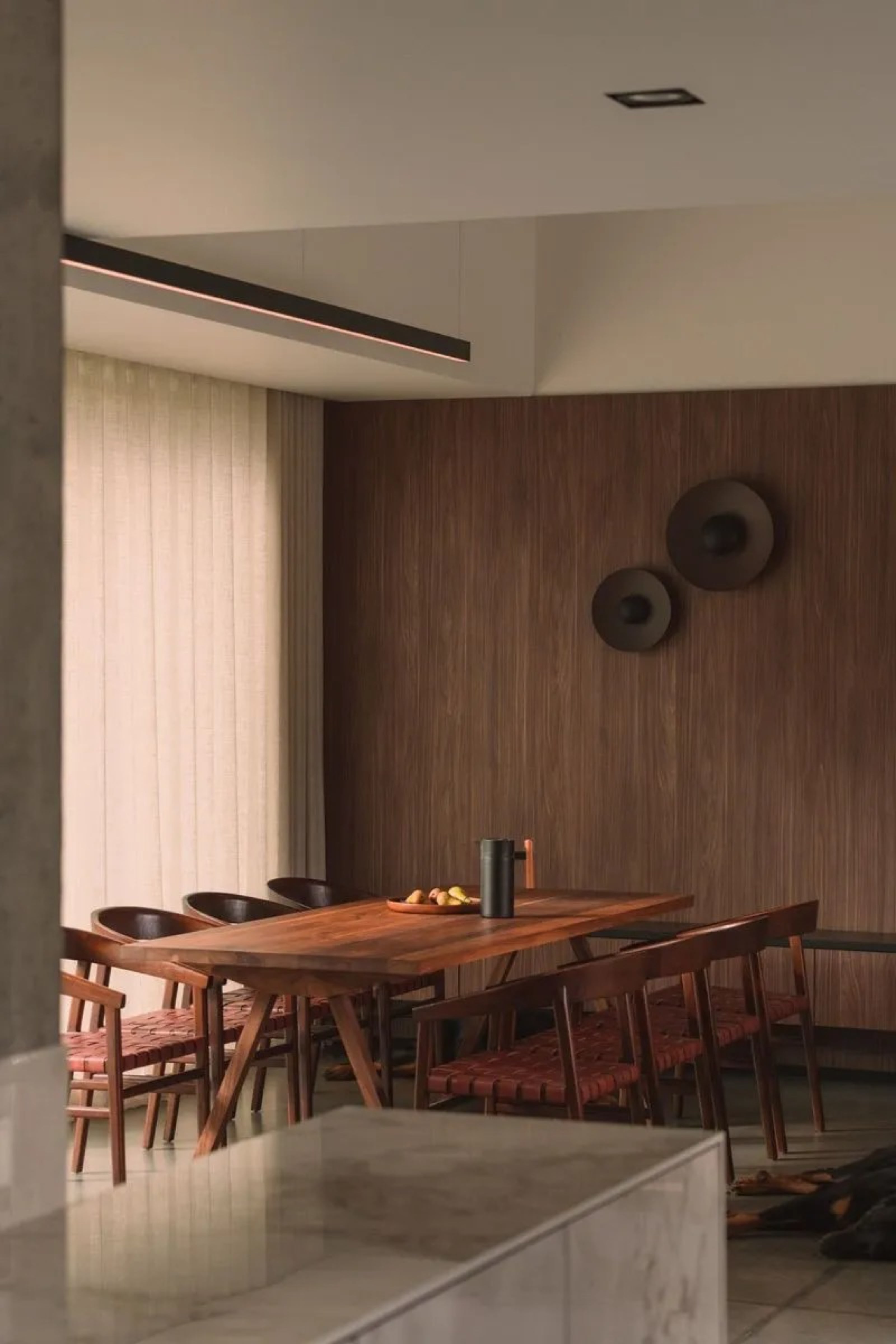 VICTORIA Walnut Wood Table