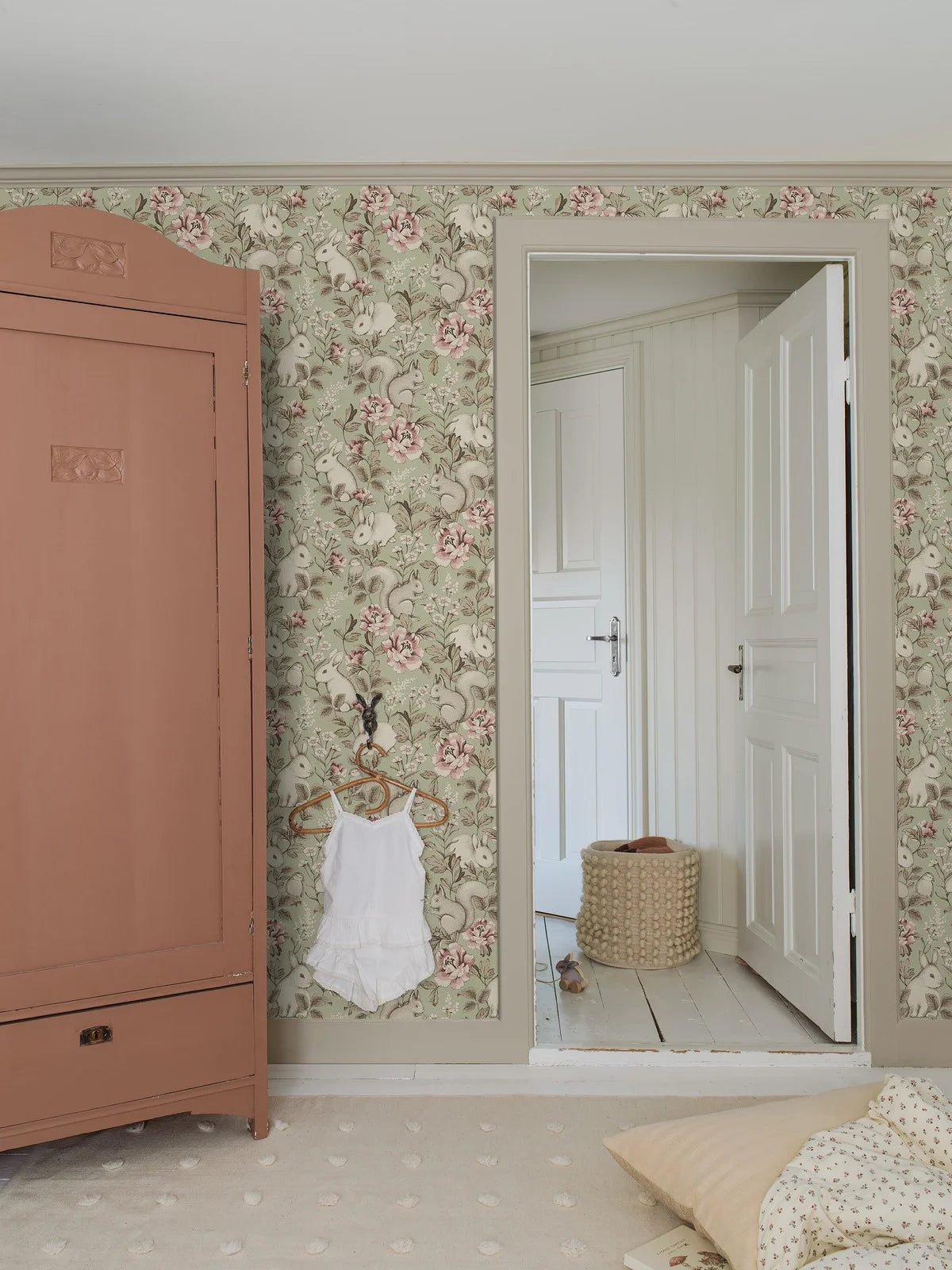 Children's wallpaper with a plant and animal theme MAGIC FOREST light green