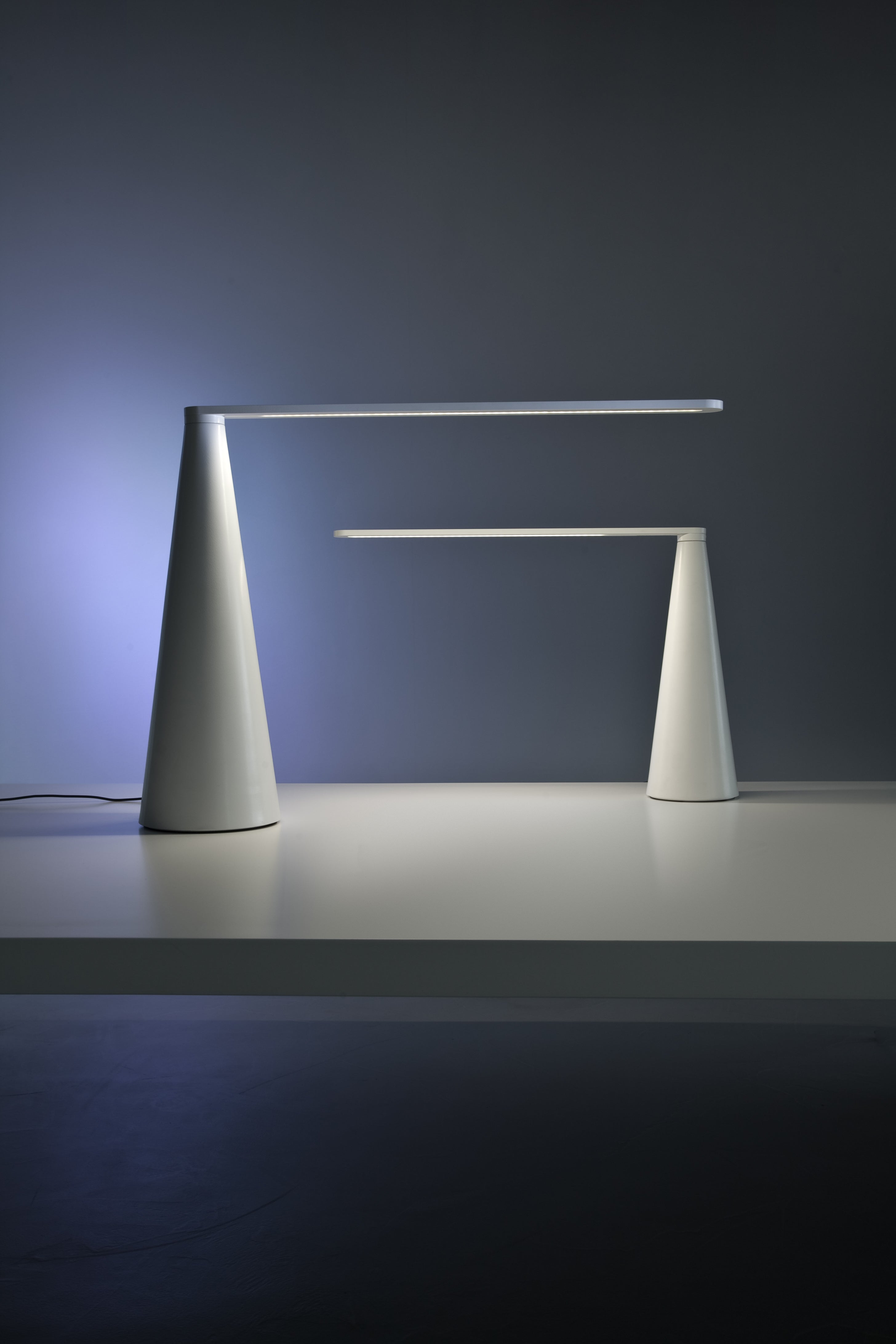 ELICA table lamp in glossy white