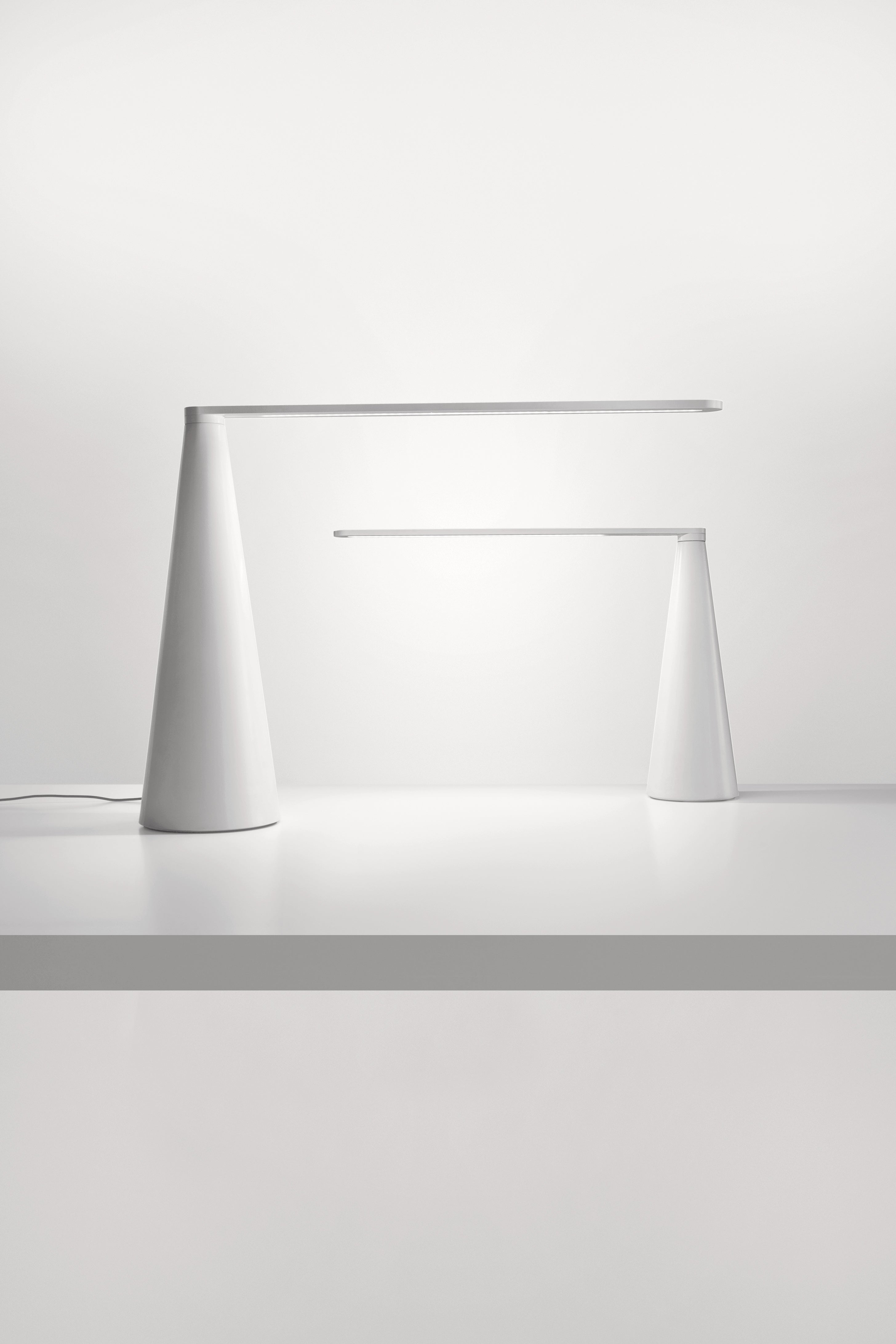 ELICA table lamp in glossy white