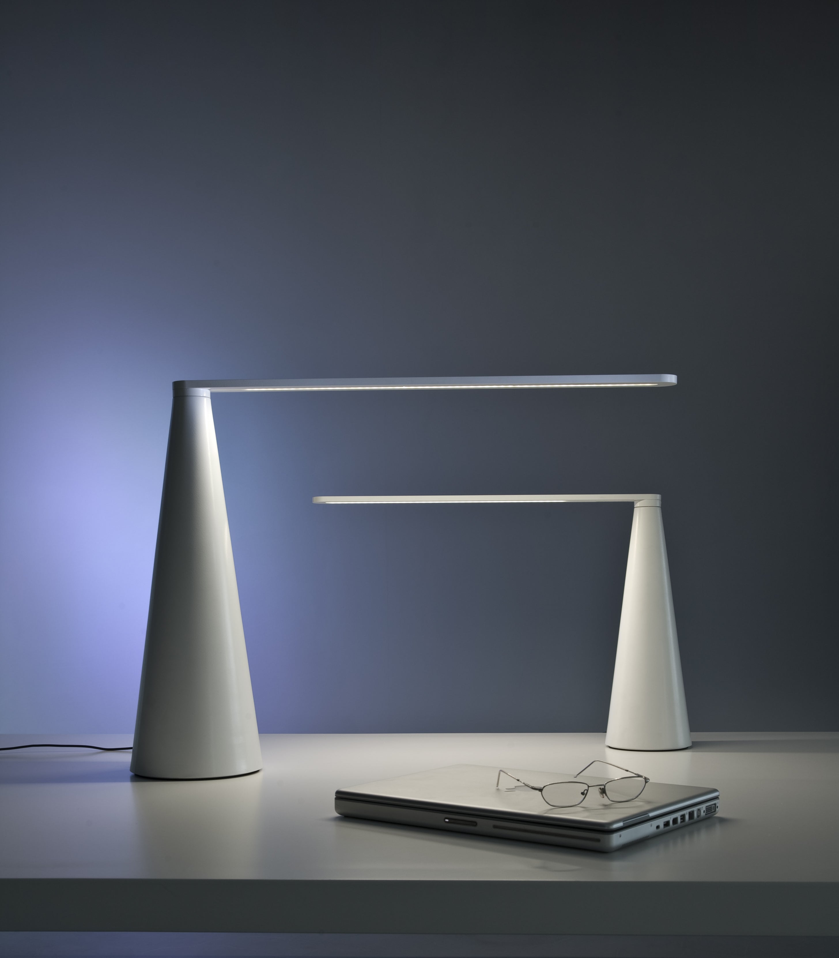 ELICA table lamp in glossy white