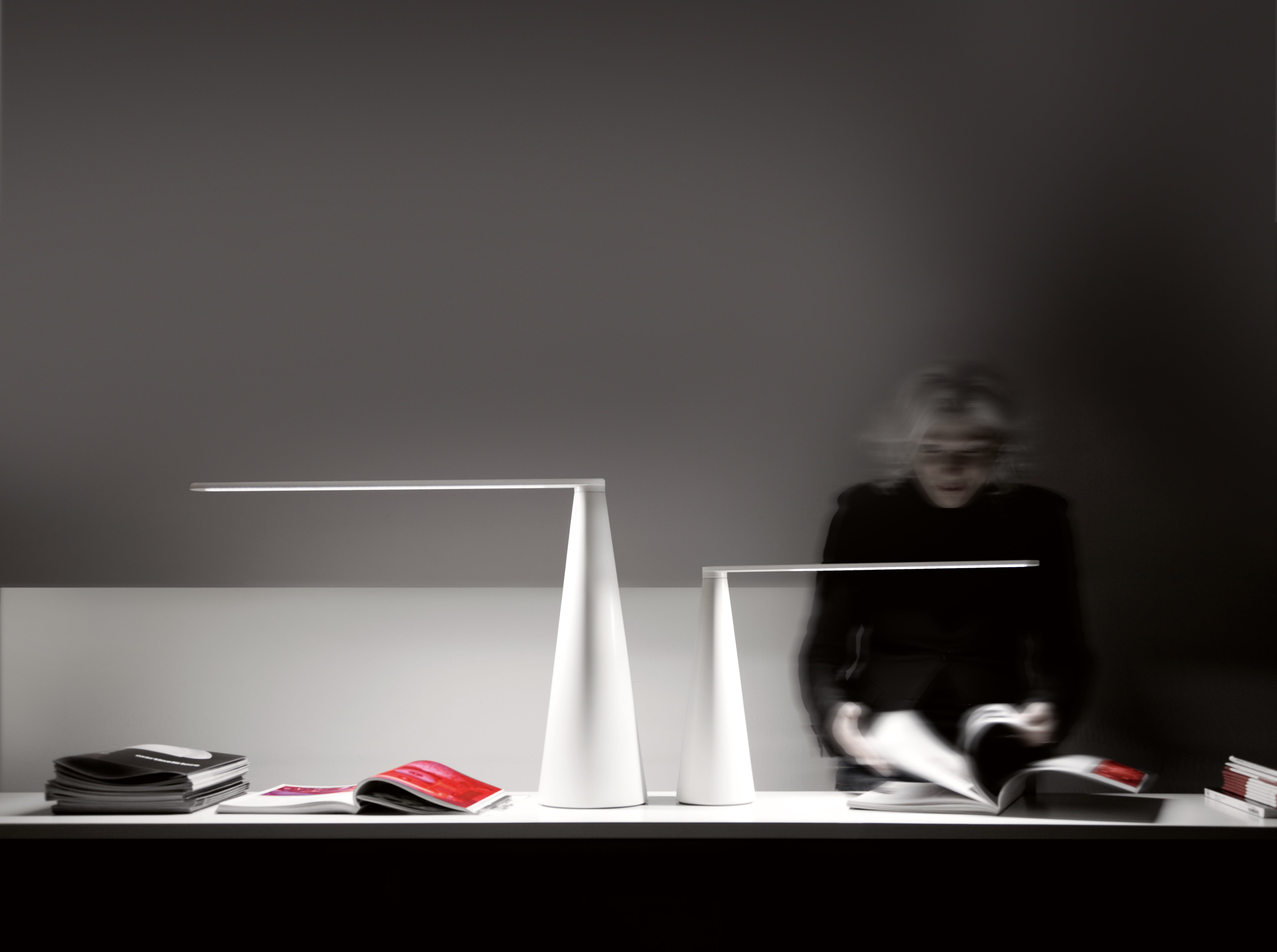 ELICA table lamp in glossy white