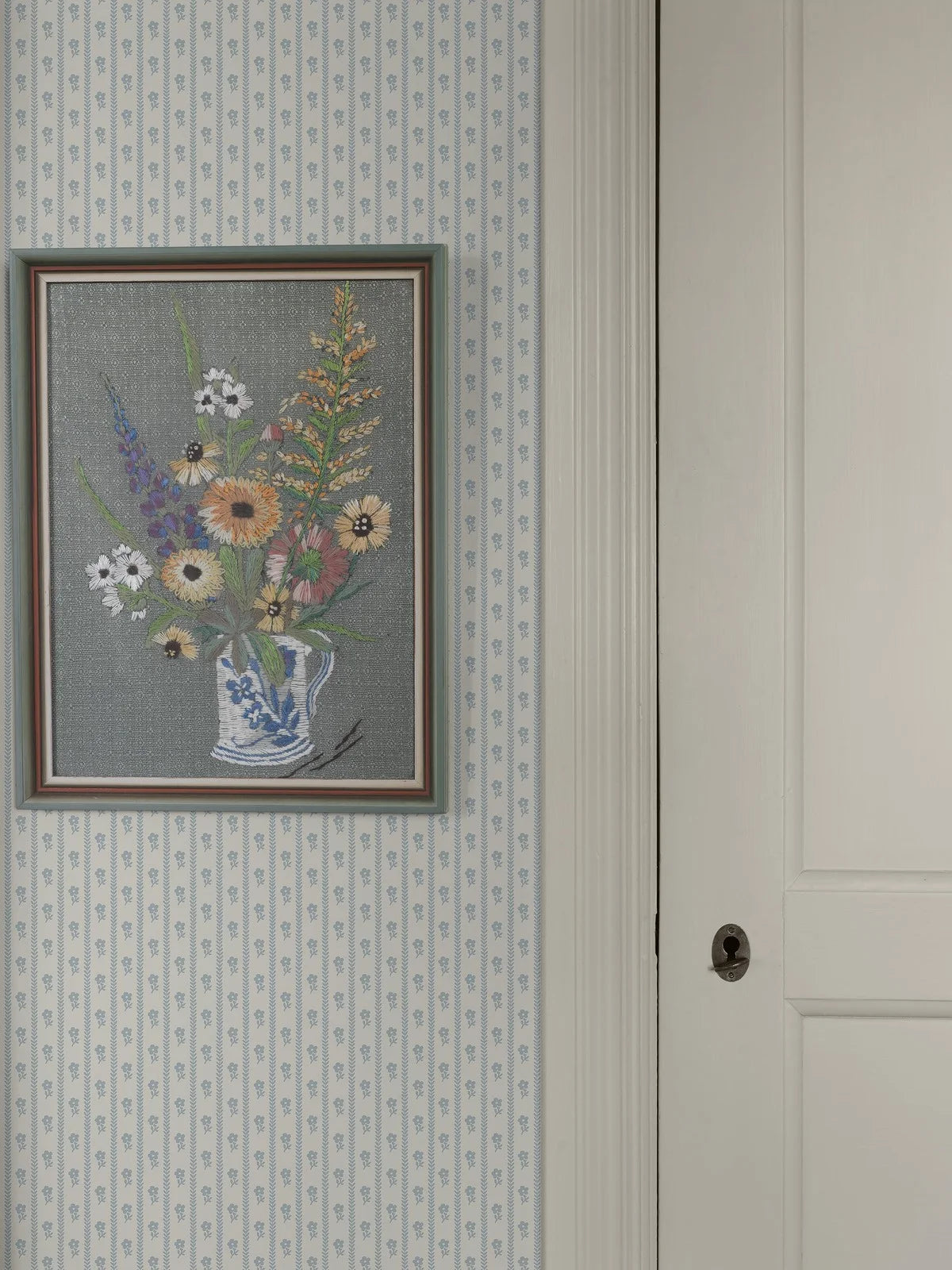 LILLA LYCKAN White and Blue Striped Wallpaper with Floral Motif