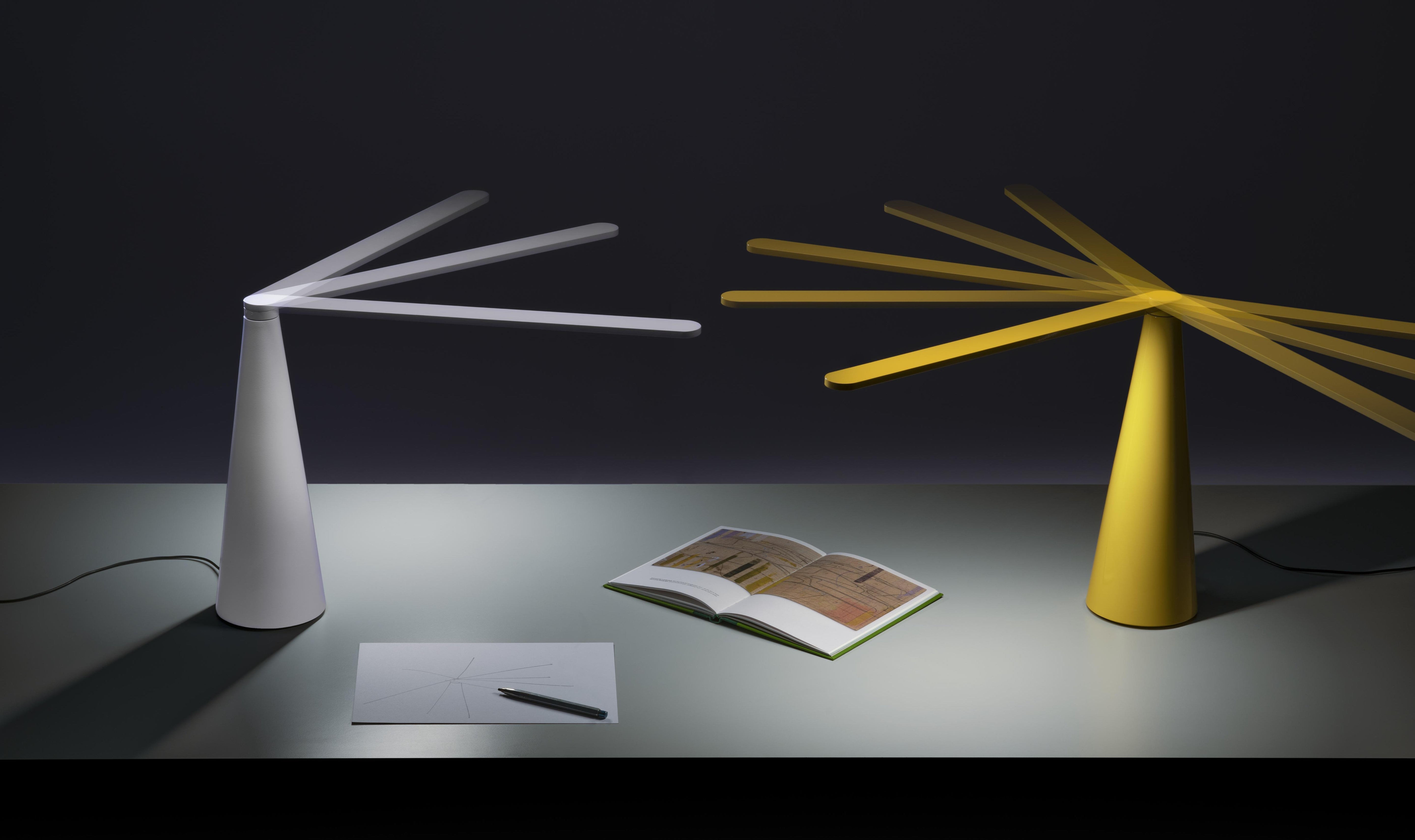 ELICA table lamp in glossy white