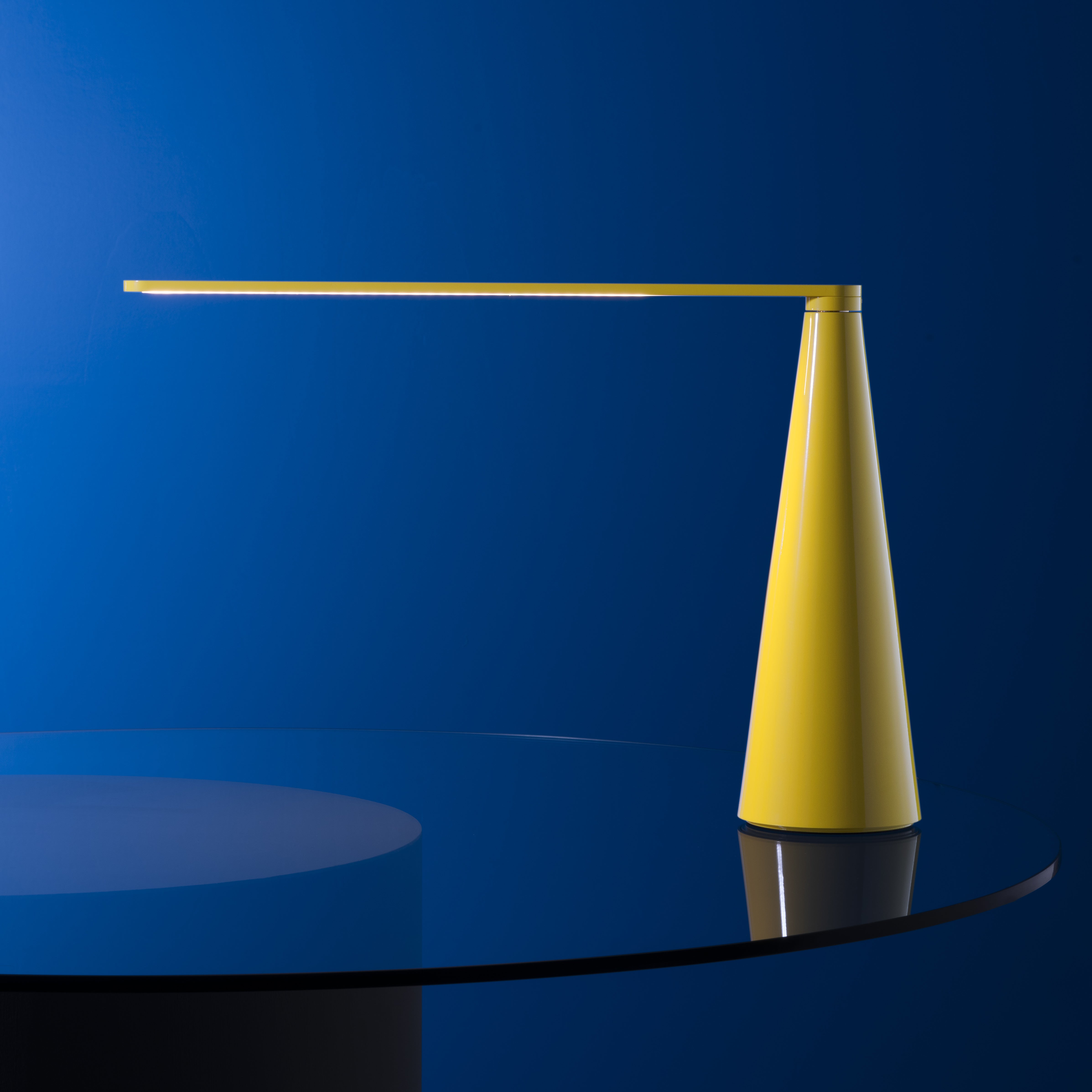 ELICA table lamp in glossy white