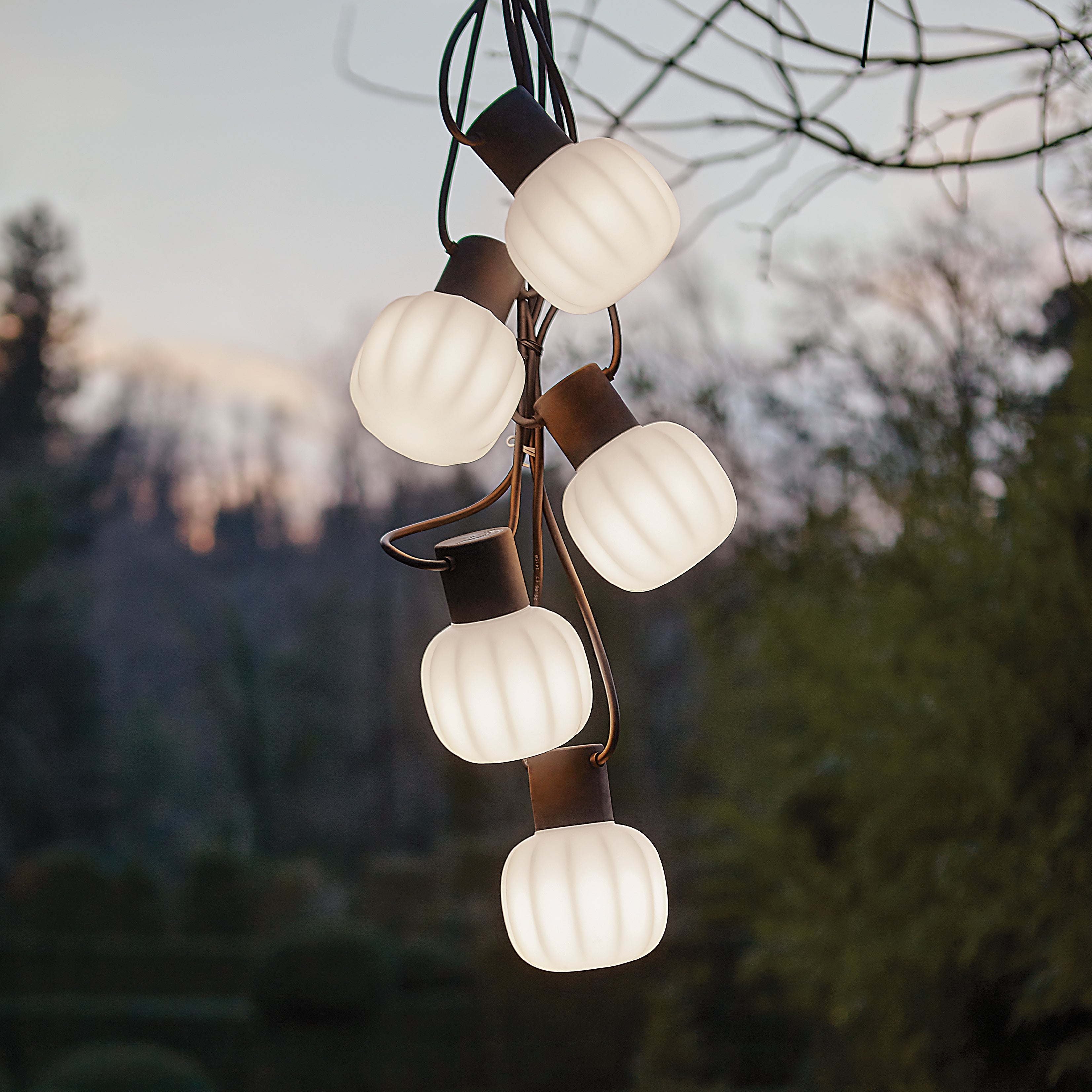 Lampa wisząca zewnętrzna KIKI biały z czarnym