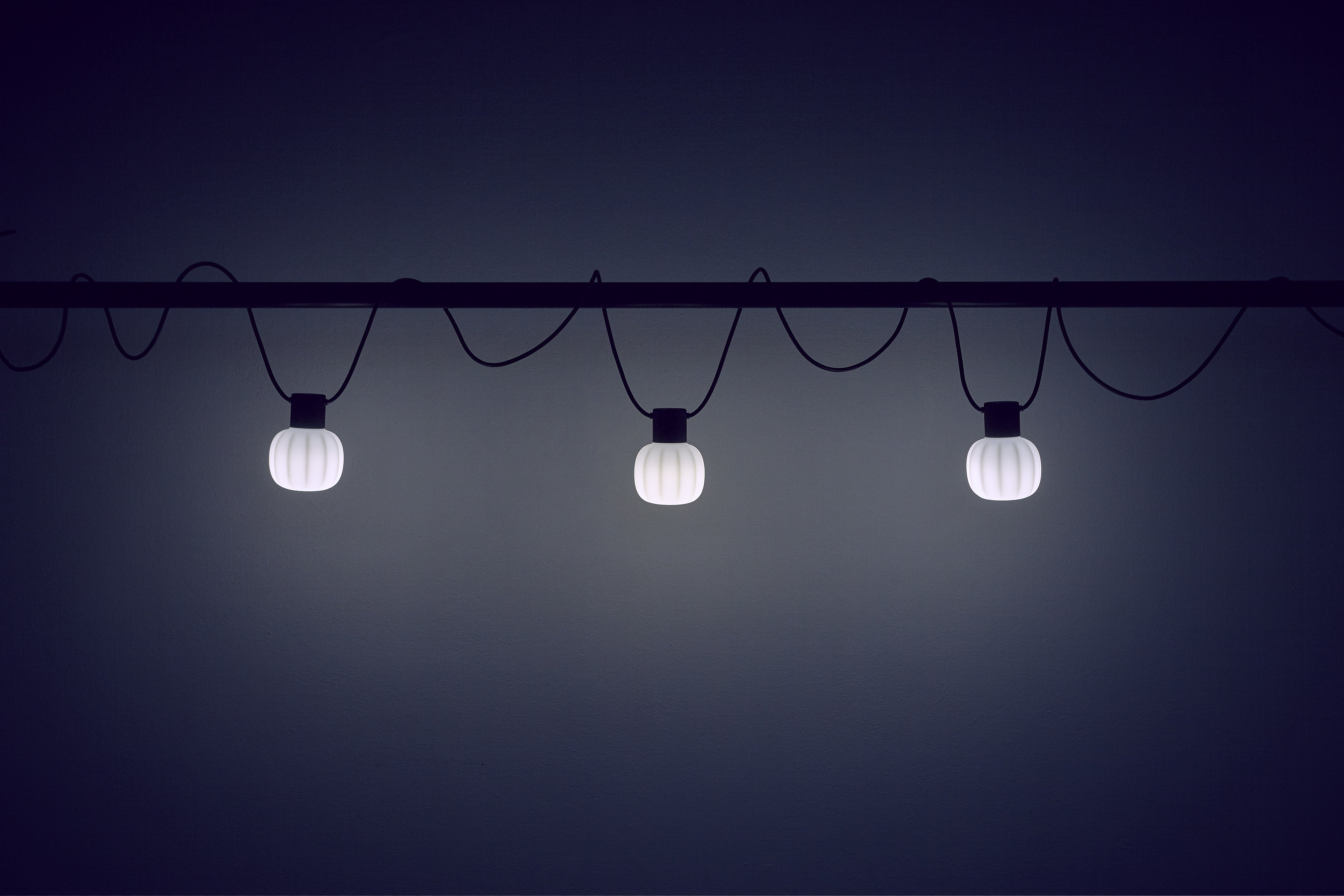 Lampa wisząca zewnętrzna KIKI biały z czarnym