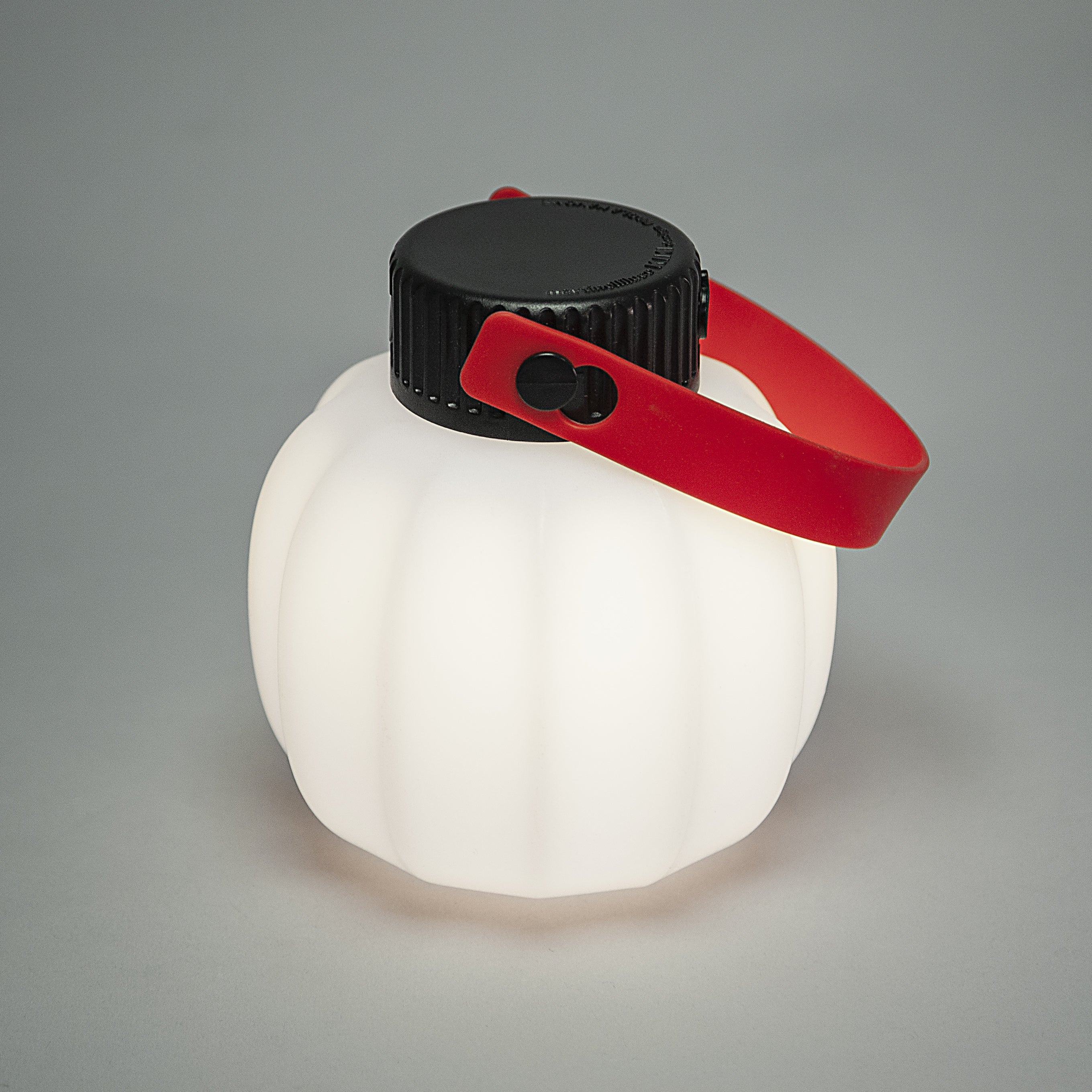 Tragbare Außenlampe KIKI in Weiß mit Silikongriff