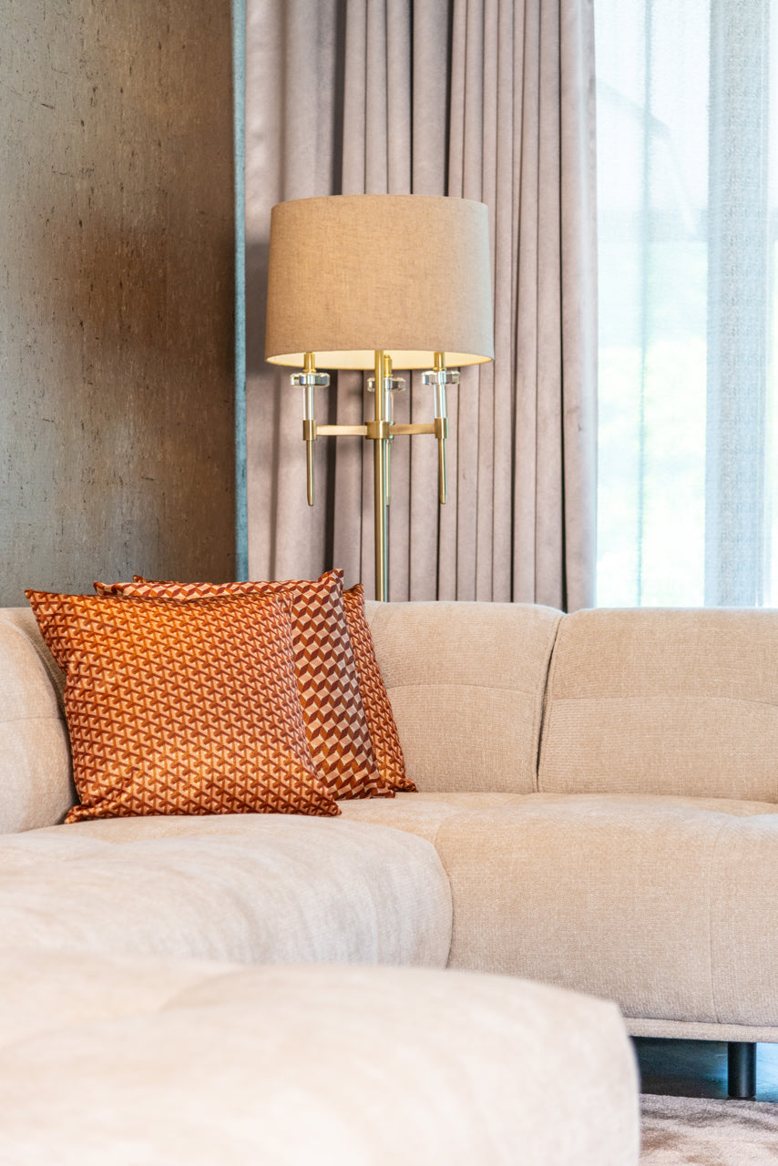 Stehlampe JOSIE mit beigem Schirm und goldener Basis