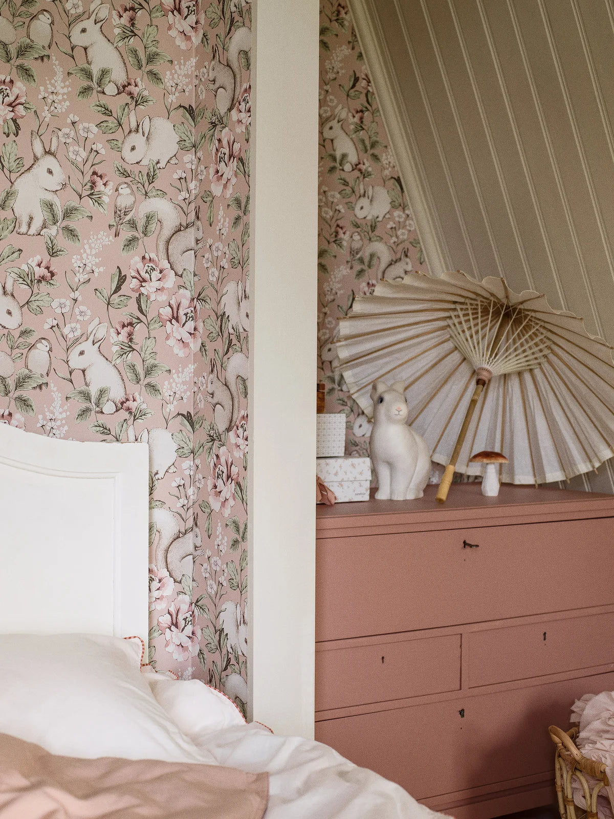 Children's wallpaper with a plant and animal theme MAGIC FOREST powder pink