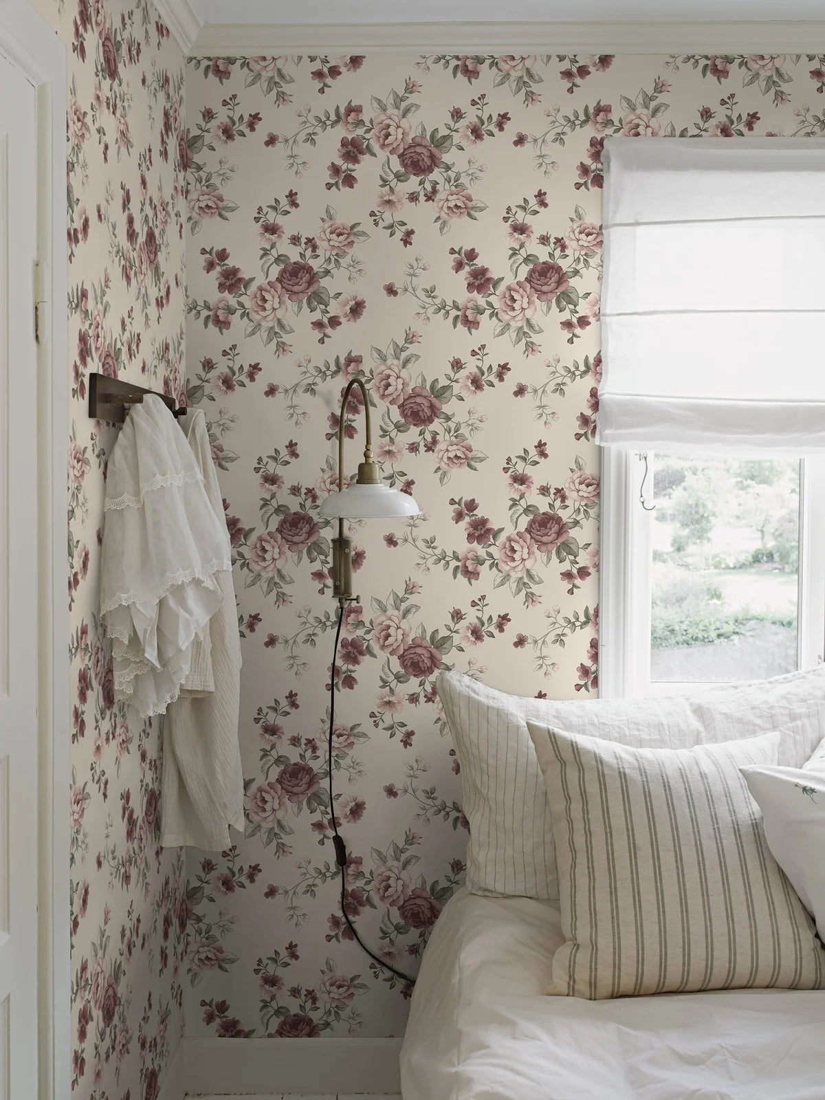 Tapete mit pflanzlichem Blumenmotiv NOMI beige