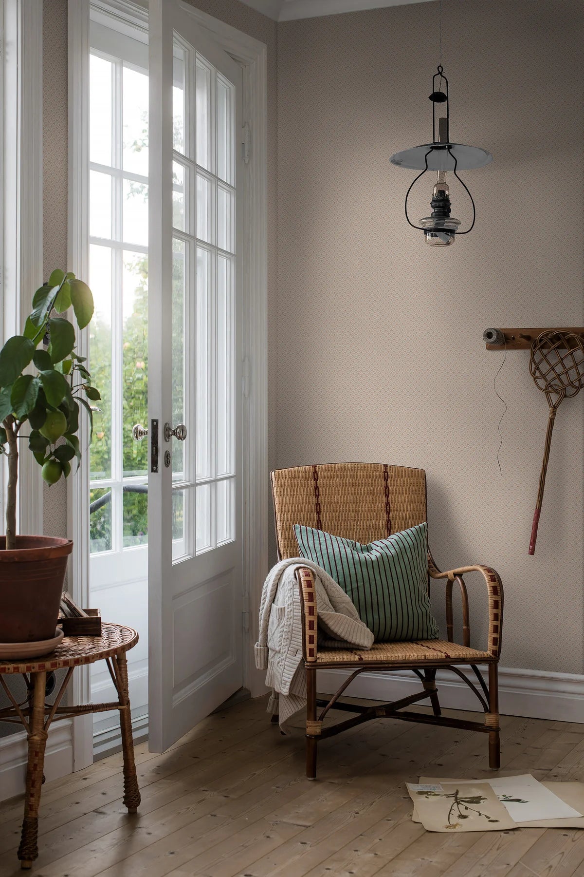 Geometrische Tapete mit Blumenmotiv DAISY braun