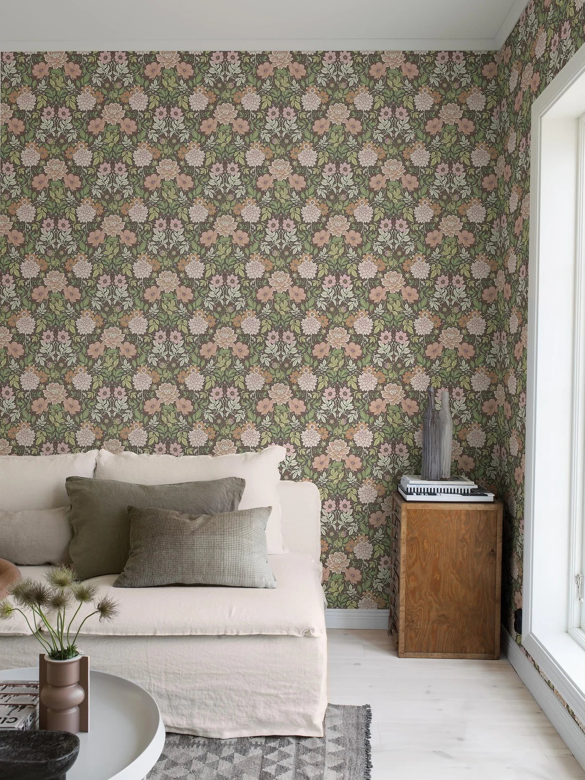 Vlies-Tapete mit Pflanzenmuster DAHLIA GARDEN hellgrün mit rosa