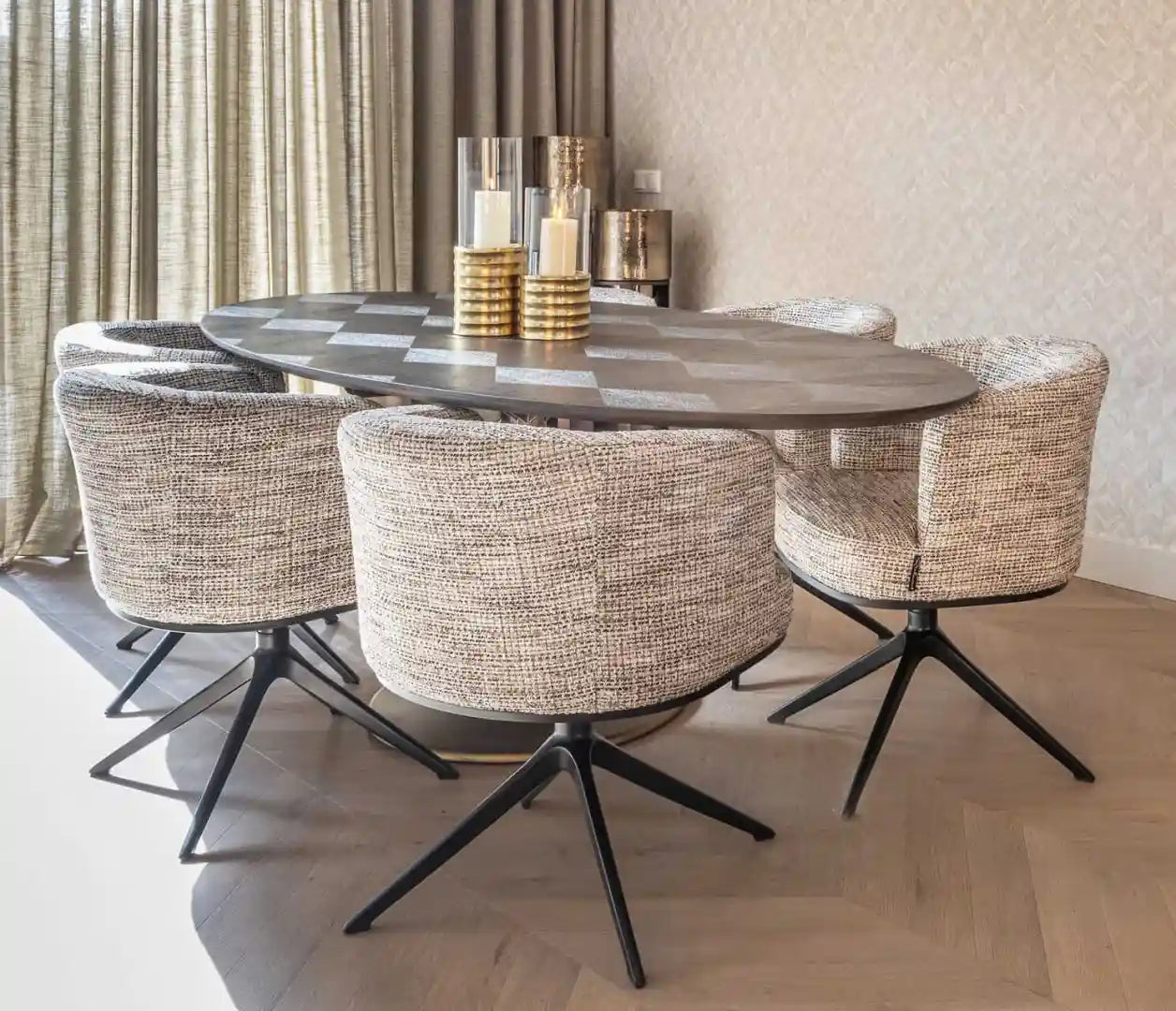Ovaler Tisch LUXOR braun mit goldenem Fuß