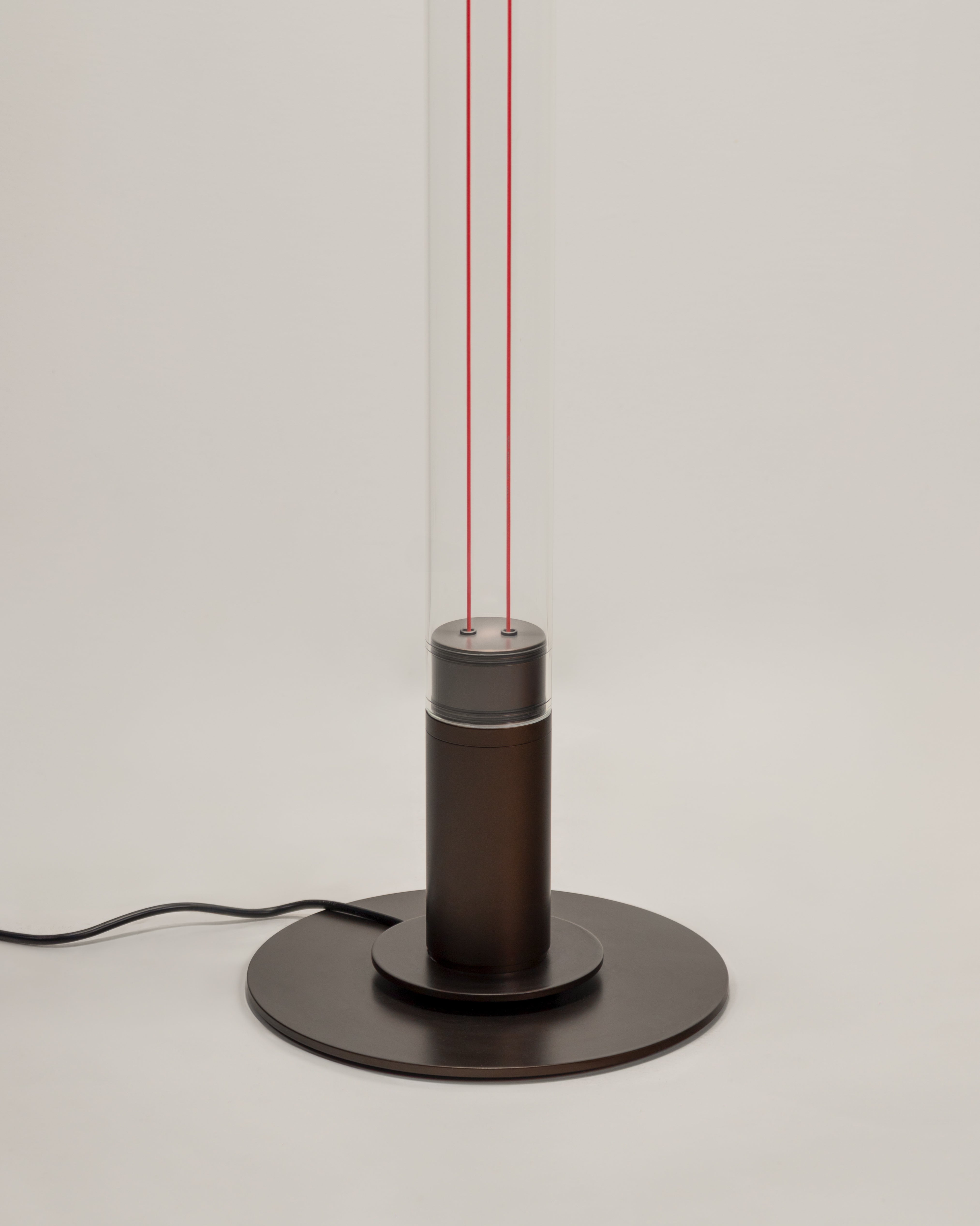Stehlampe DIA transparent mit matten braunen Elementen