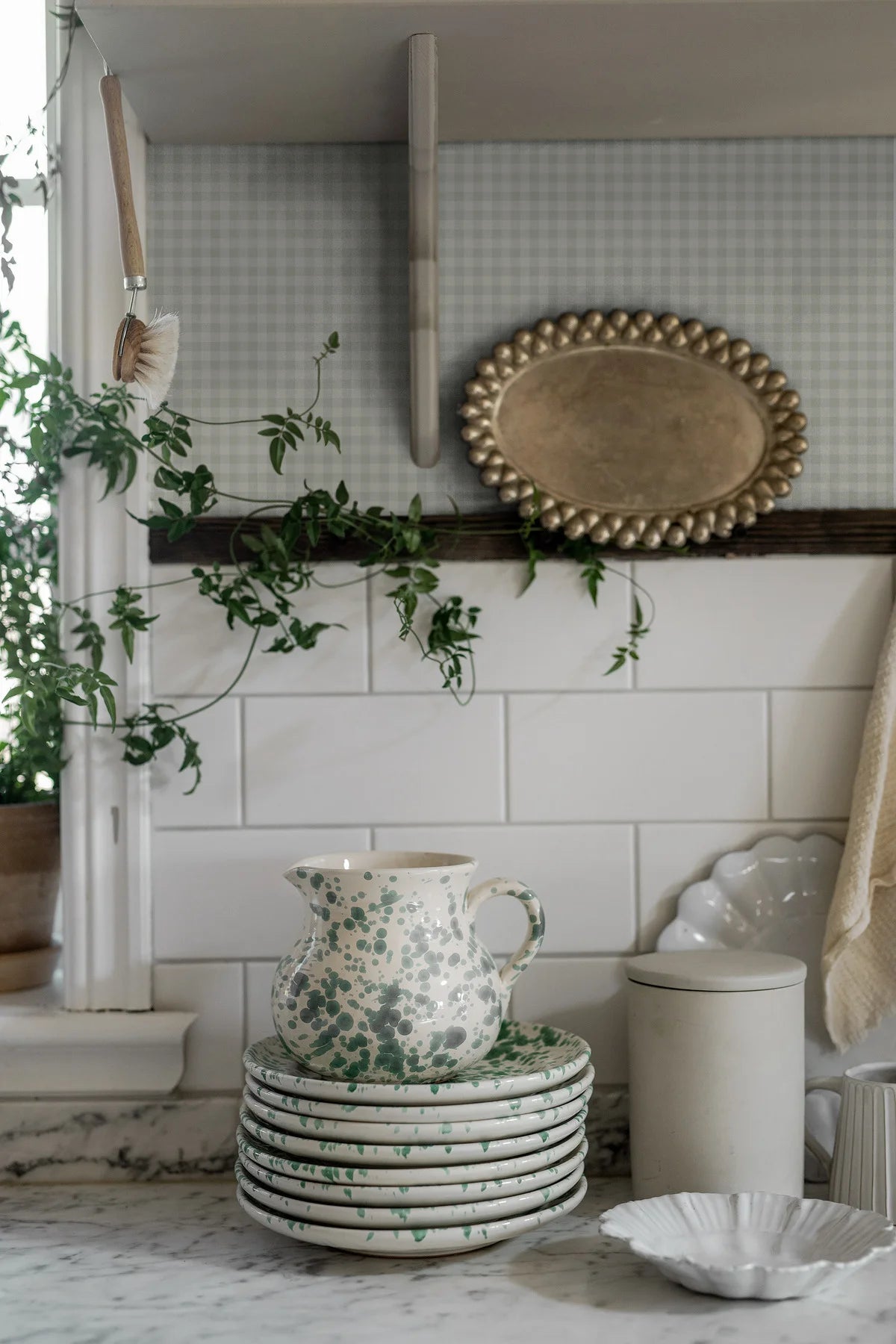 Structural wallpaper imitating linen in a checkered pattern PICNIC CHECK green with white