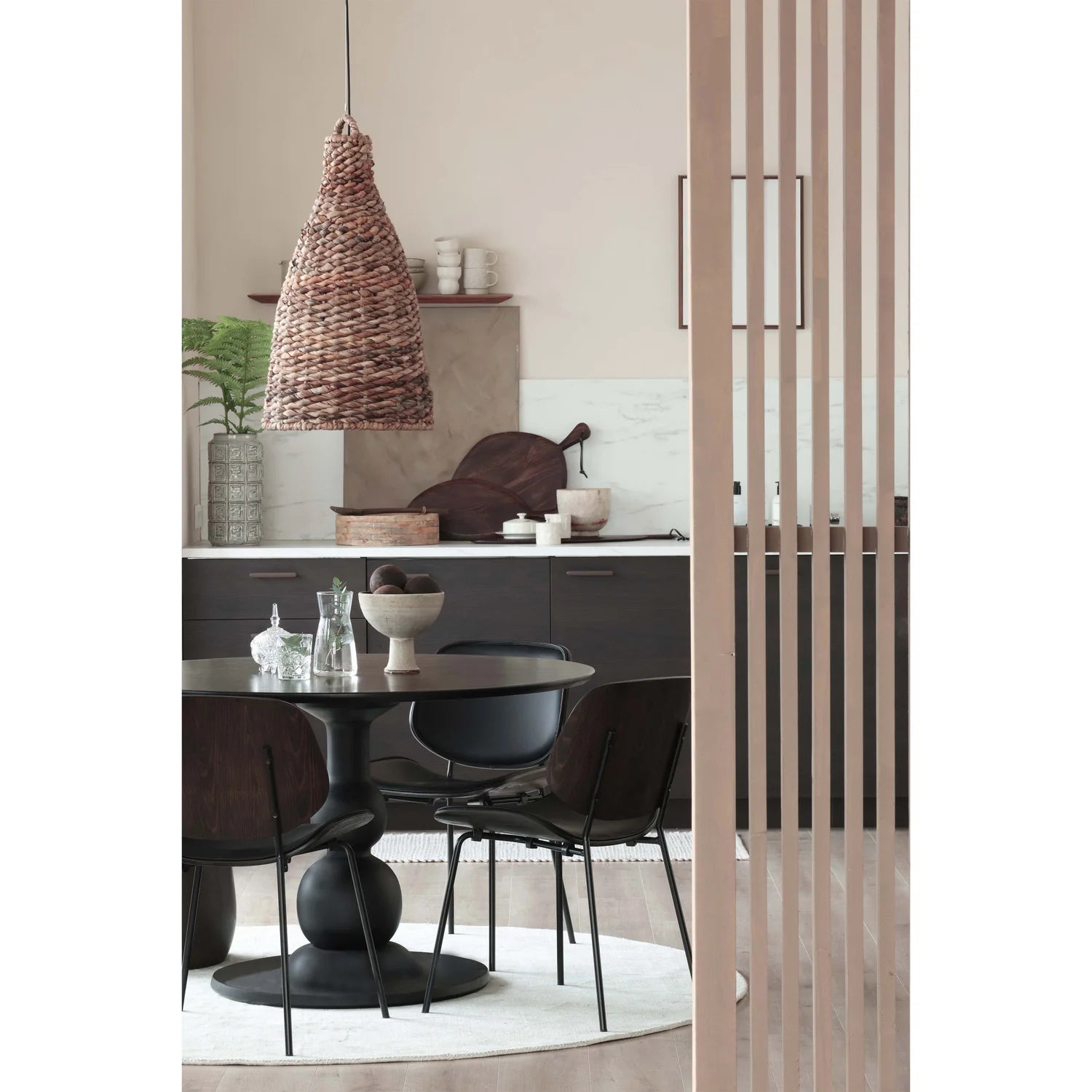 CLOSE IN BLACK EKOSKA Chair