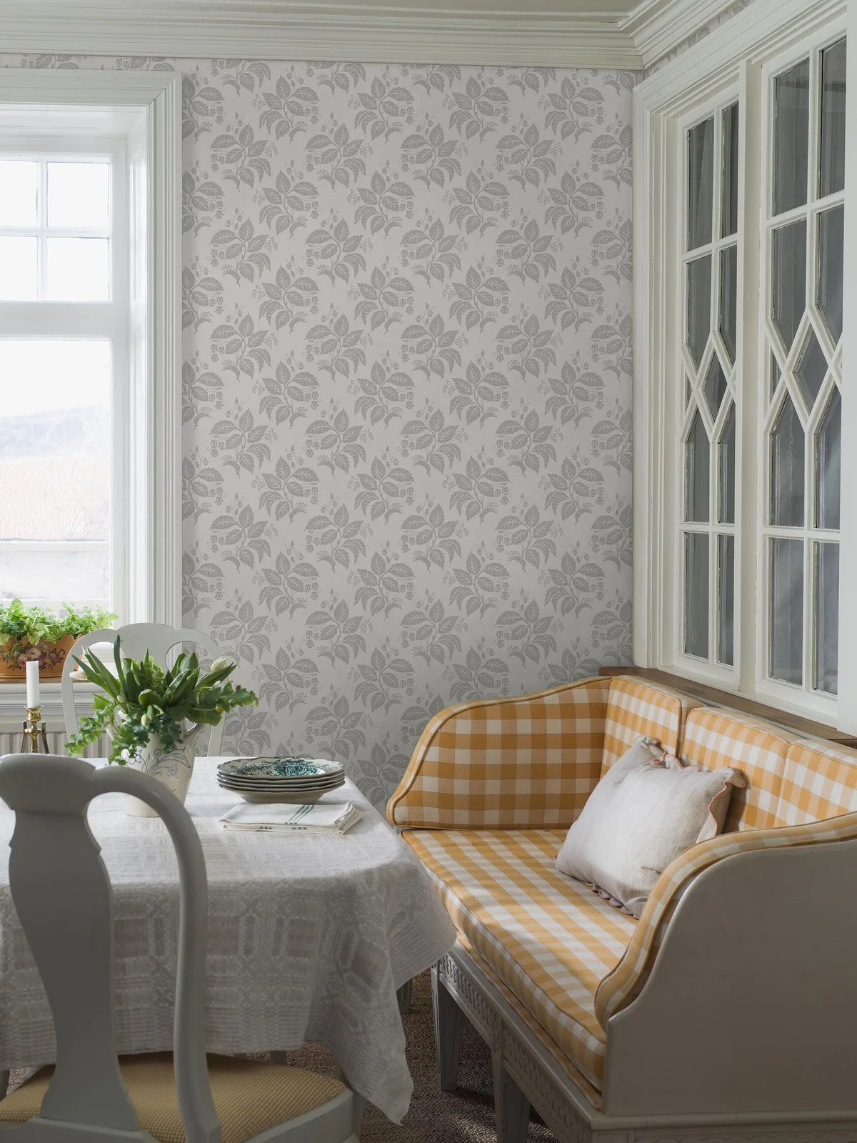 Vlies-Tapete mit pflanzlichem Muster TENGBERGSKA weiß mit grau