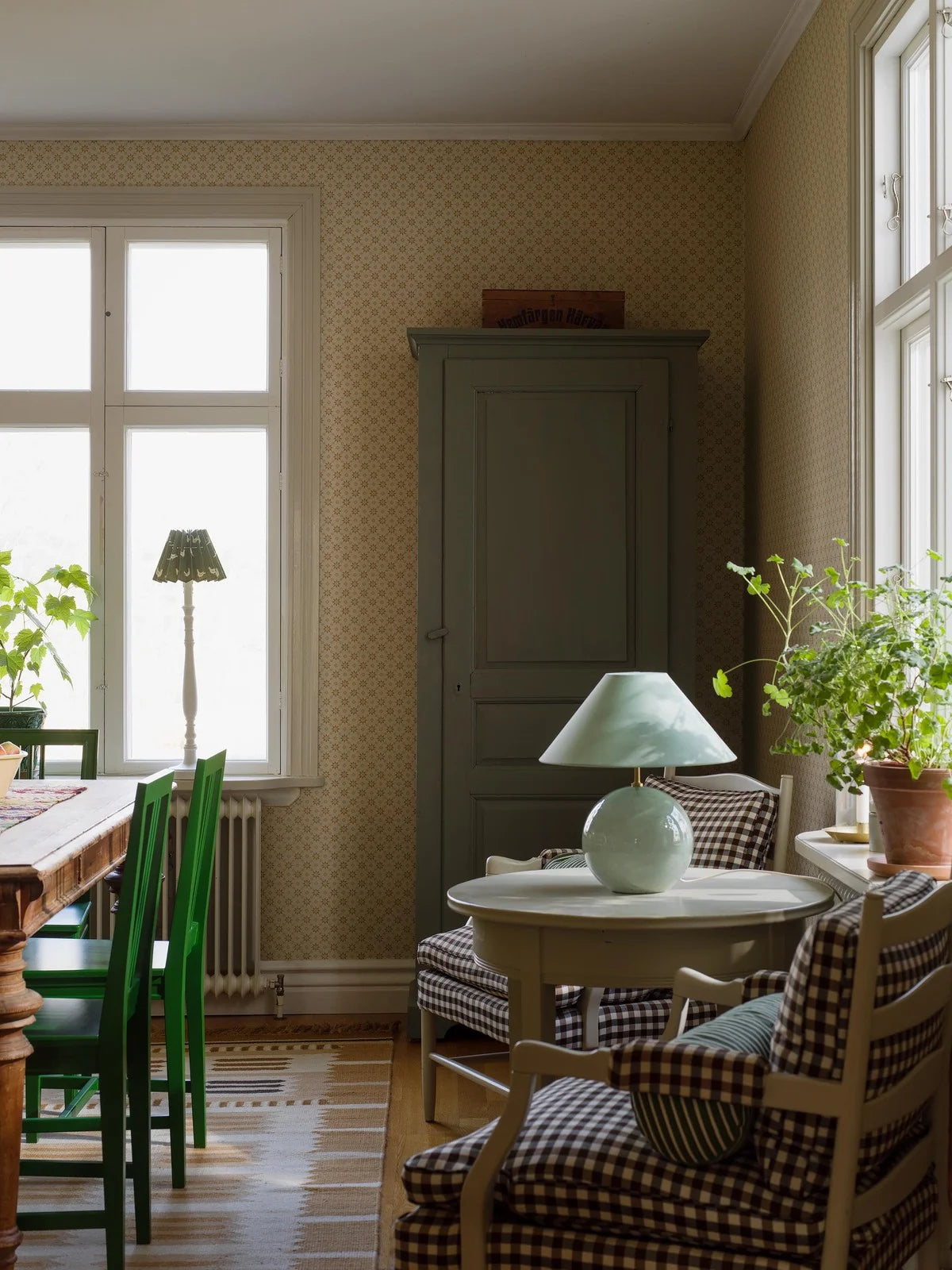 Vlies-Tapete mit geometrischem Muster STELLA in hellbeige mit Gelb