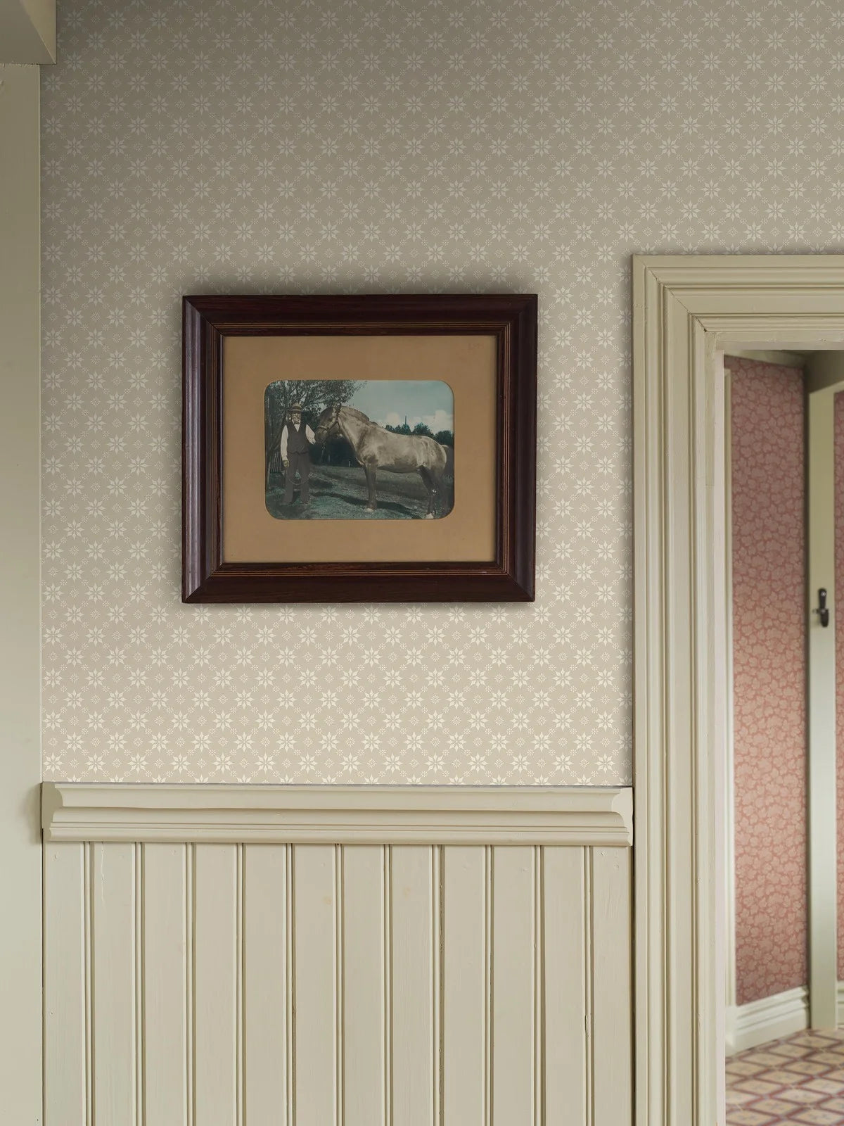 Vlies-Tapete mit geometrischem Muster STELLA in Weiß mit Beige