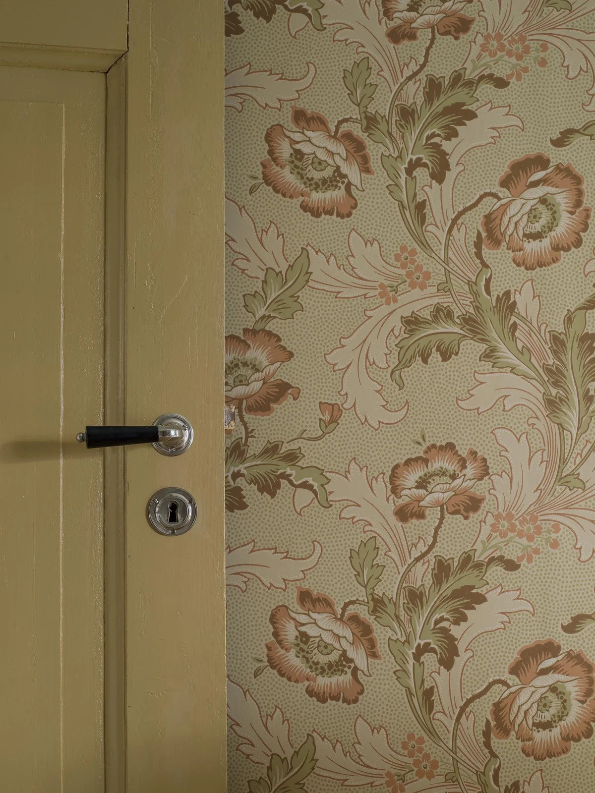 Vlies-Tapete mit pflanzlichem Muster GÖTEBORG beige mit grünem Akzent