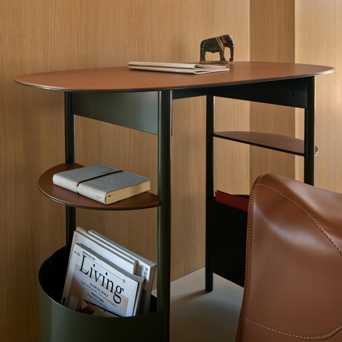 VANILLA black desk